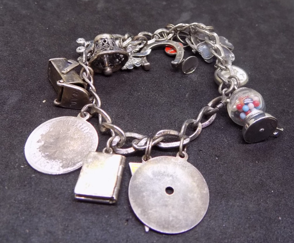 vintage sterling silver charm bracelet loaded with charms (541)
