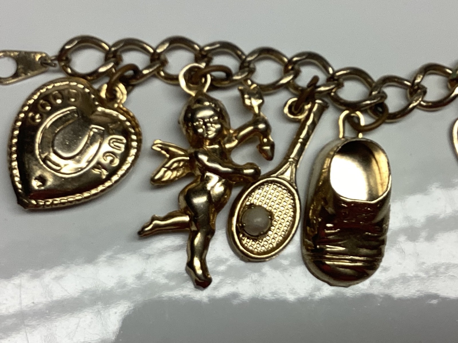 Vintage Goldtone Charm Bracelet 15 Charms 7 inch chain