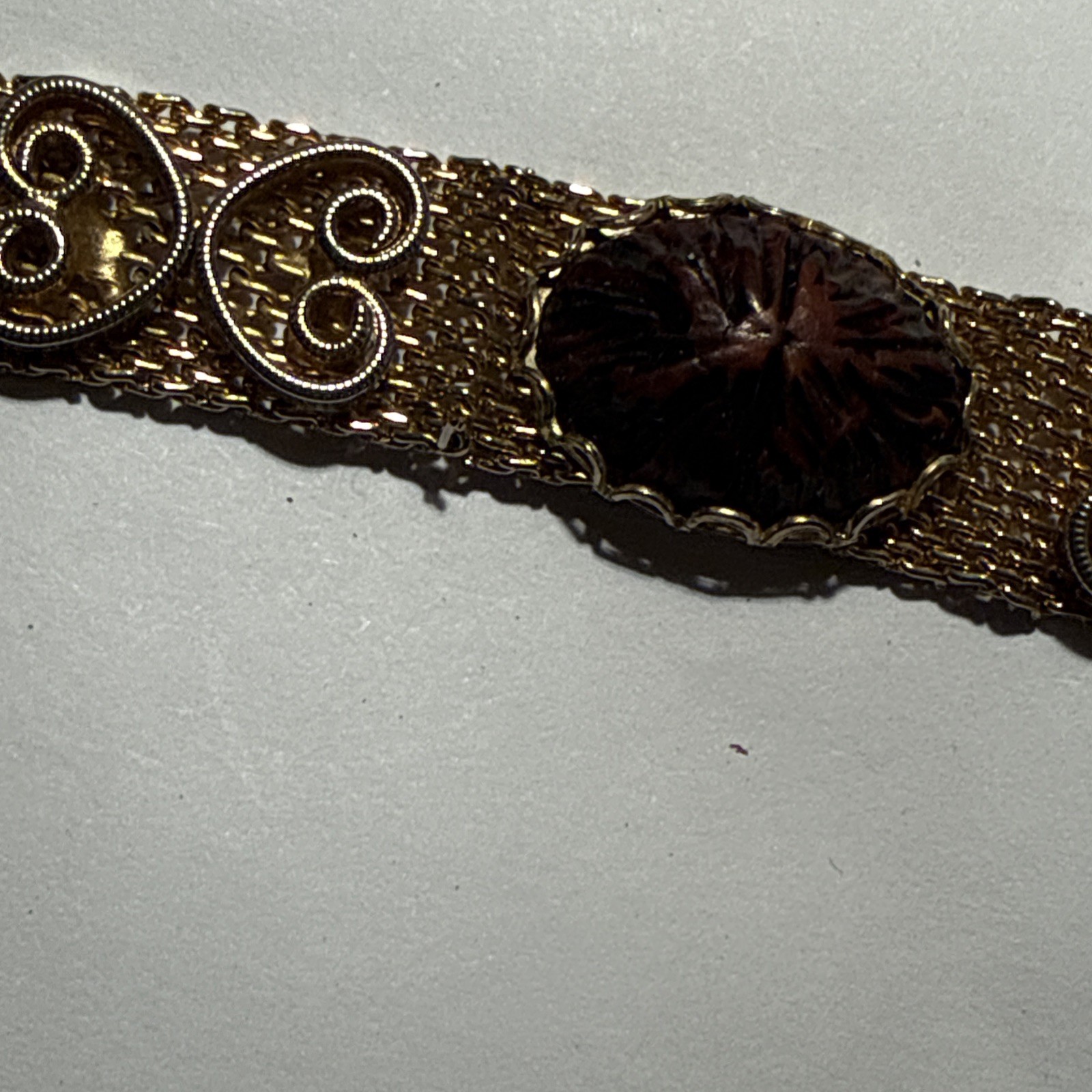 VTG Gold Toned Mesh bracelet 7”