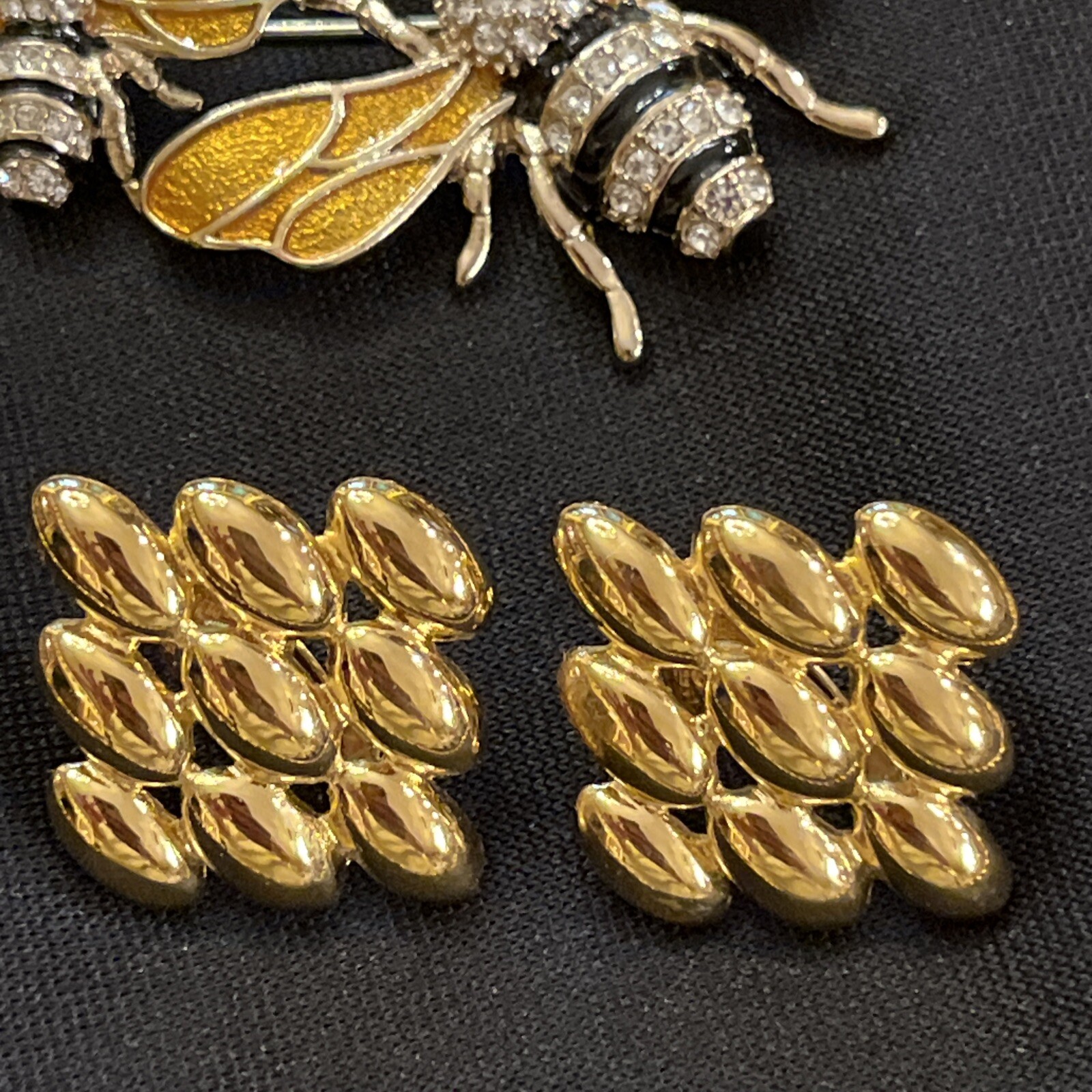 Vintage Napier Long Gold Tone Chain Double Bee Brooch & Clip On Earrings Set