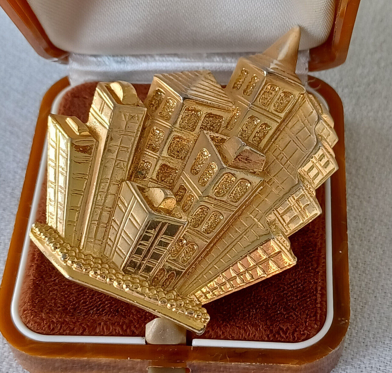 Vintage Park Lane Gold Tone ‘City High Rise Buildings’ Brooch Pin & Pendant 2.5″