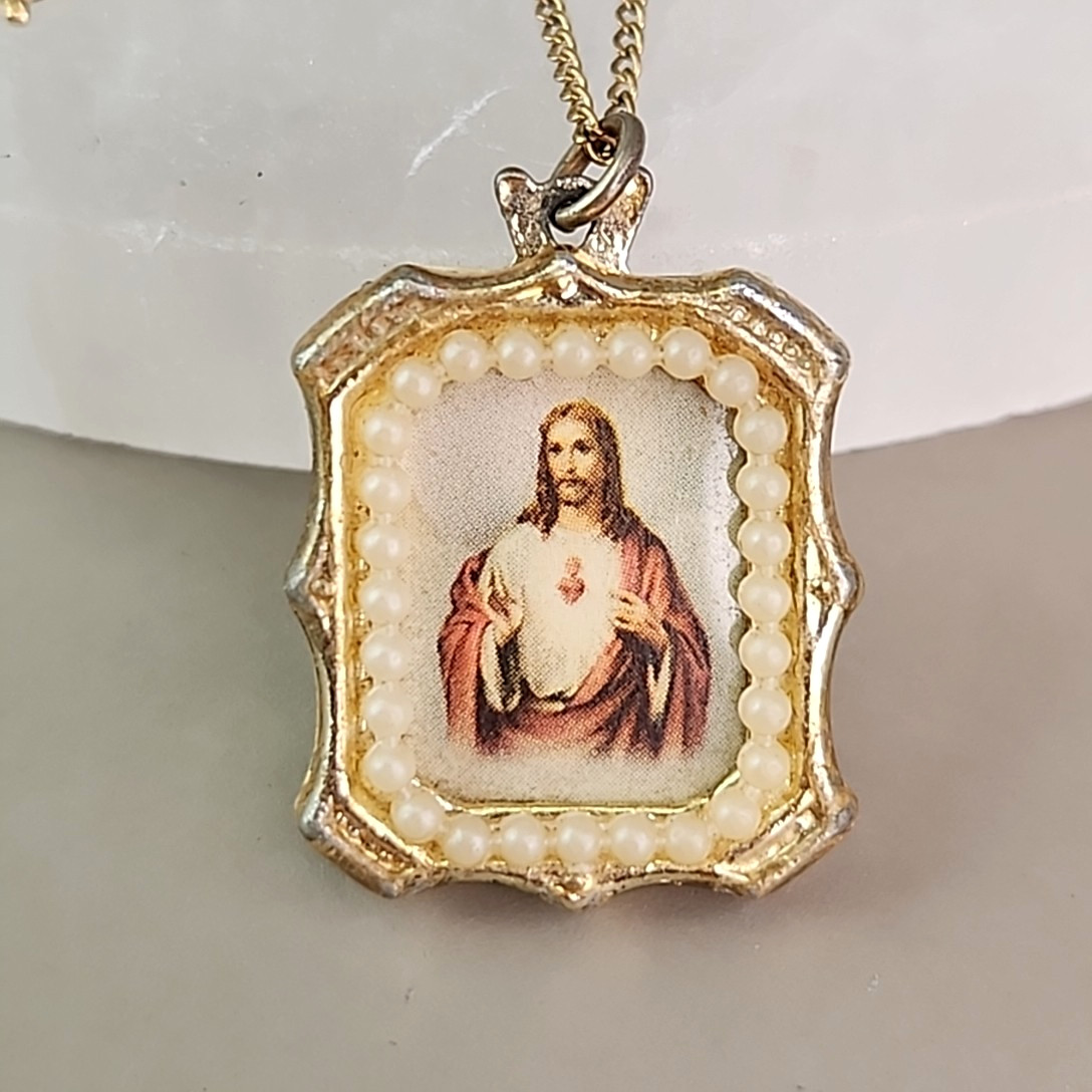 Vintage Religious Pendant Necklace Double Sided Jesus Mary Gold Tone 18″