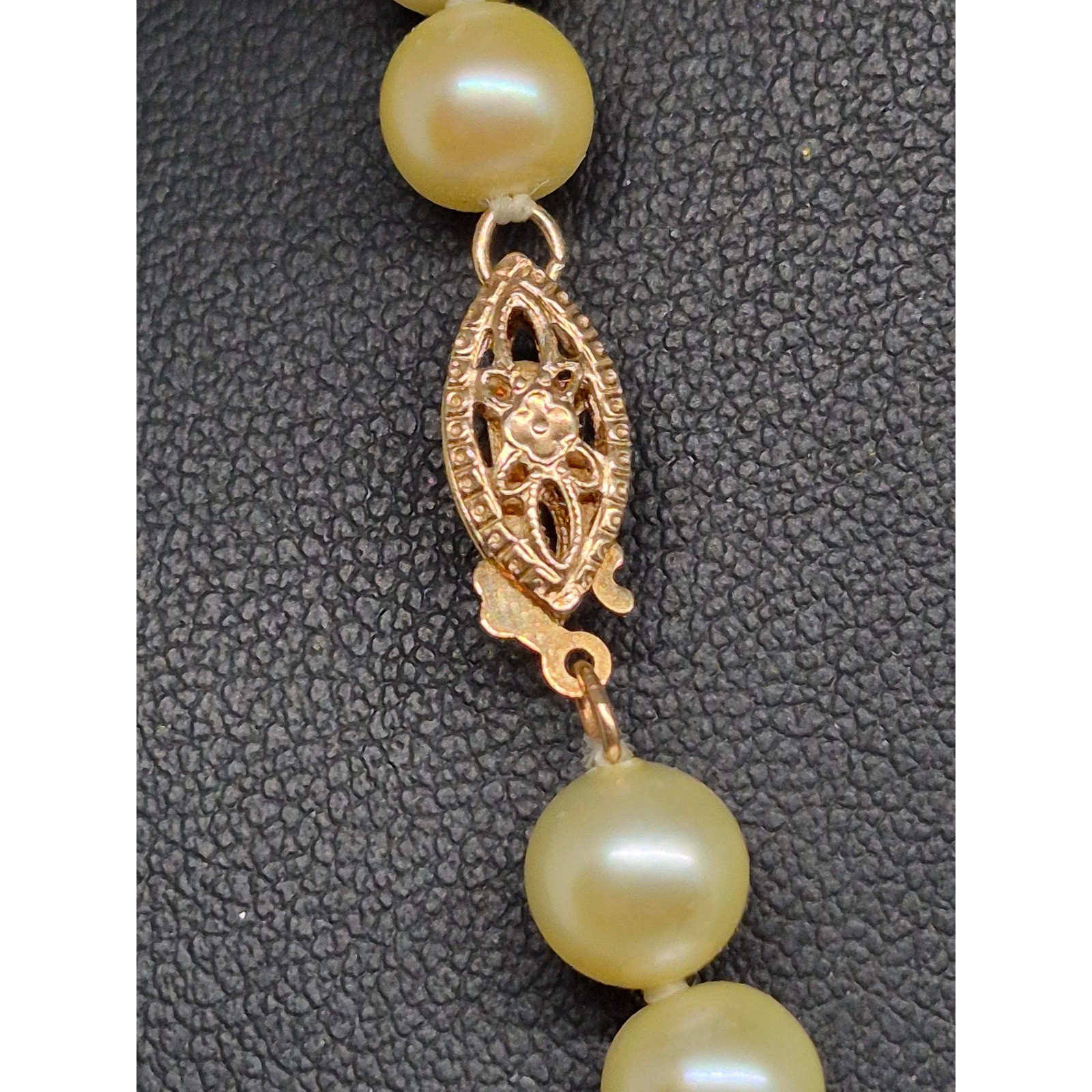 Vintage Necklace Cream Cultured Pearl 14K Yellow Gold Filigree Clasp 18″