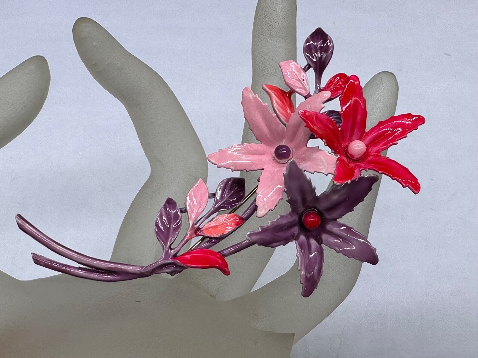 VINTAGE ESTATE ENAMEL PINK RED PURPLE FLOWER BOUQUET BROOCH PIN