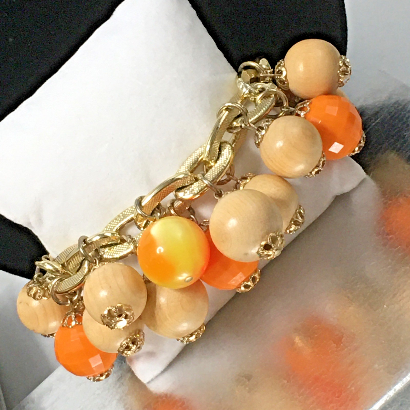 1960s VTG Chunky Multicolor Beaded Cha Cha Bracelet Lucite and Wood 8″