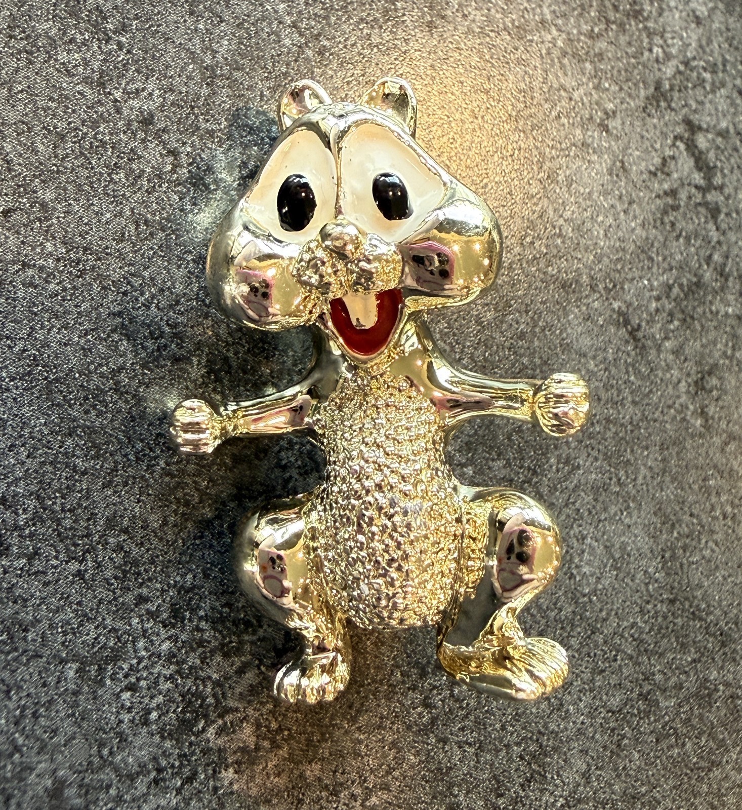 Brooch Pin VTG by Gerry’s Very Light Gold Tone with Painted Details