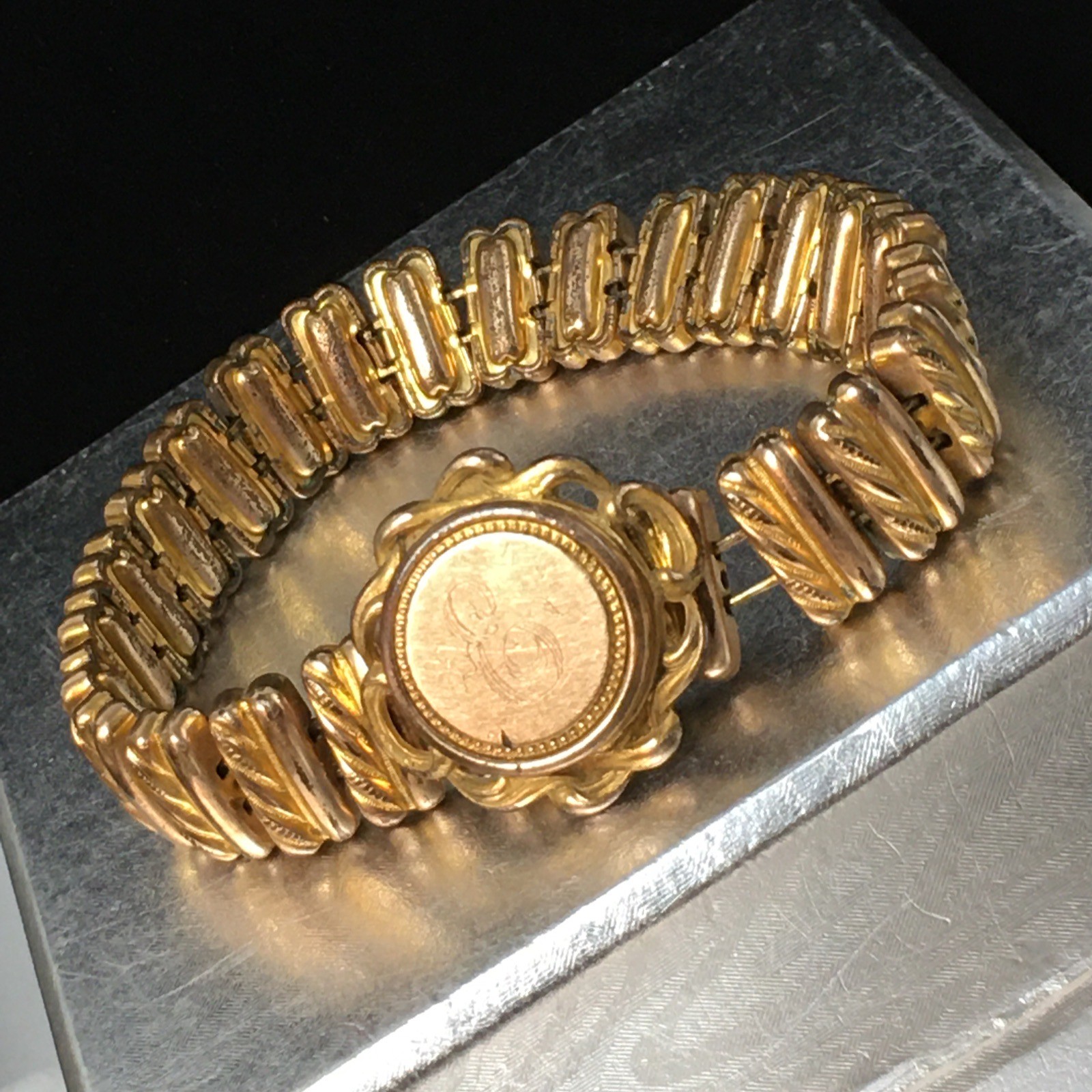 Unique Vtg Expansion Locket Sweetheart Bracelet Watch Style Face
