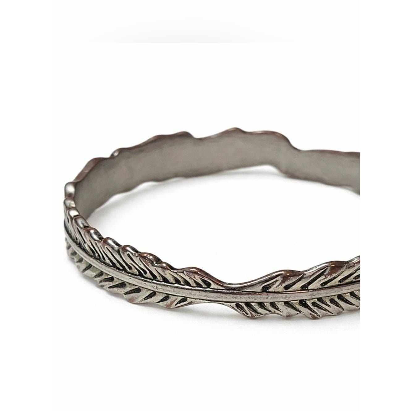 Vintage Silver Tone Feather Bangle Bracelet Nature Boho Leaf Wristlet Size 8