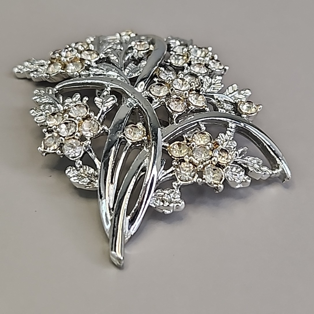 Rhinestone Flower Stem Brooch Clear Glass Silver Tone 2.25″