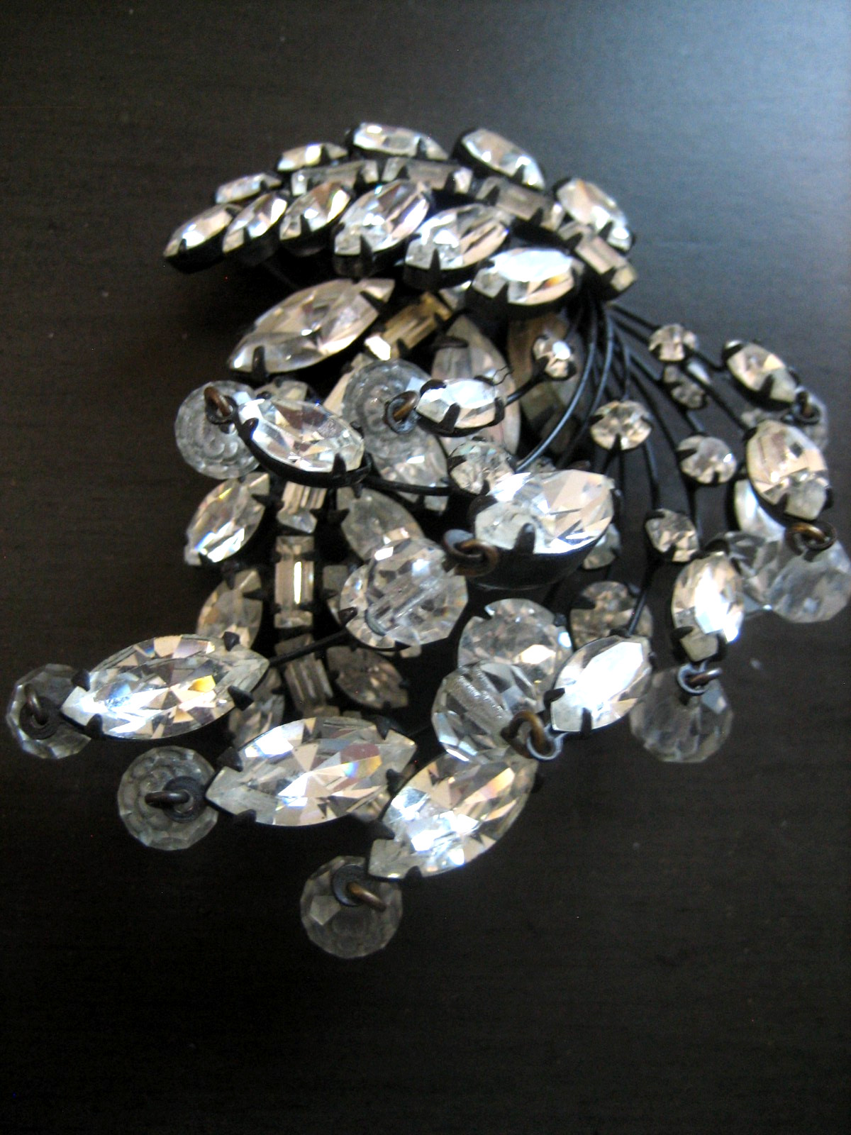 STUNNING SIGNED ALICE CAVINESS BLACK CLEAR CASCADING BROOCH