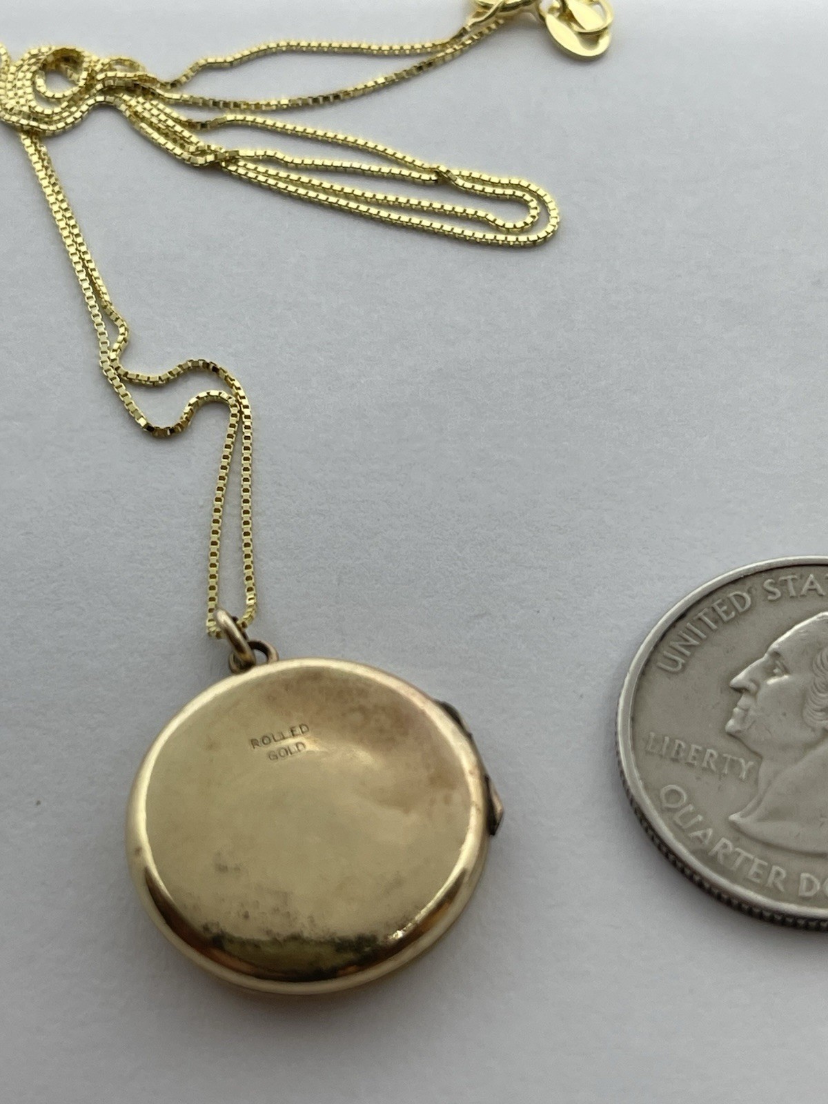 Art Deco Rolled Gold Heart Round Locket Engraved Leaf Fronds Design Pendant