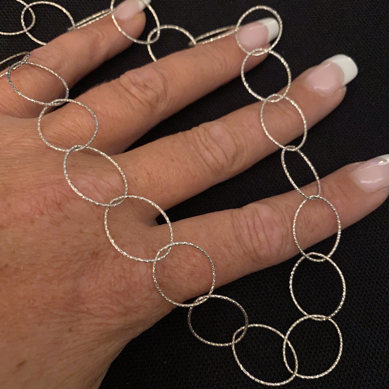 LIGHTWEIGHT ESTATE STERLING SILVER CIRCLE LINK TEXTURE DETAIL NECKLACE 18.25”