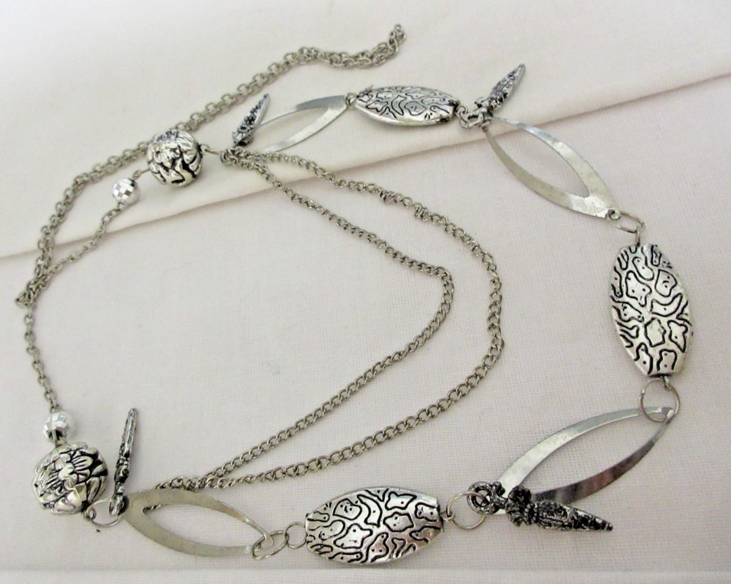 Vintage Layered Silver Tone Molded and Etched Bead Necklace 30″