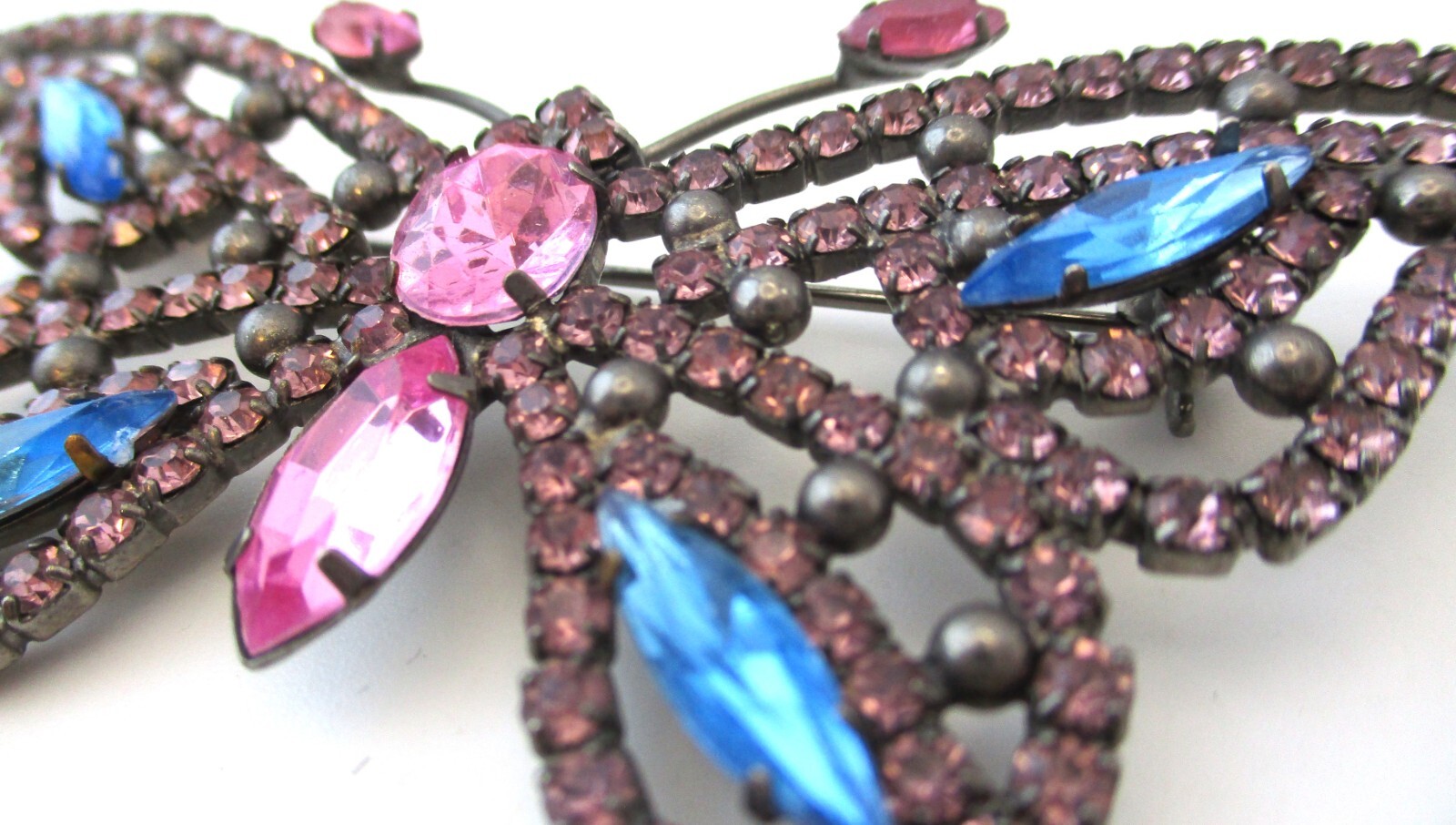 VNT Butterfly Brooch Prong Set Pink Blue Rhinestones Gunmetal Grey LARGE 7010