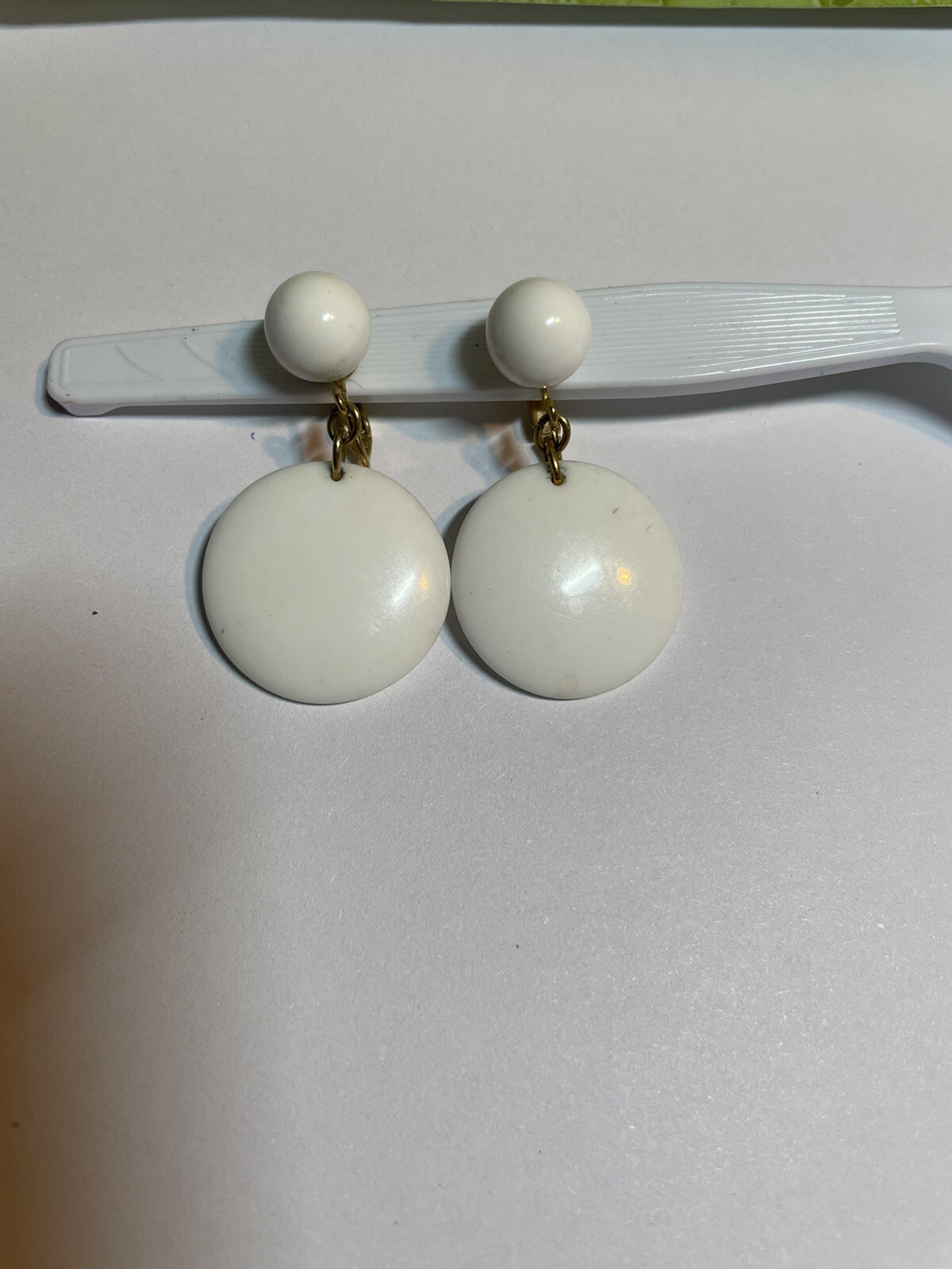 Trifari Signed White Dangle Gold Tone Clip On Earrings YT-31