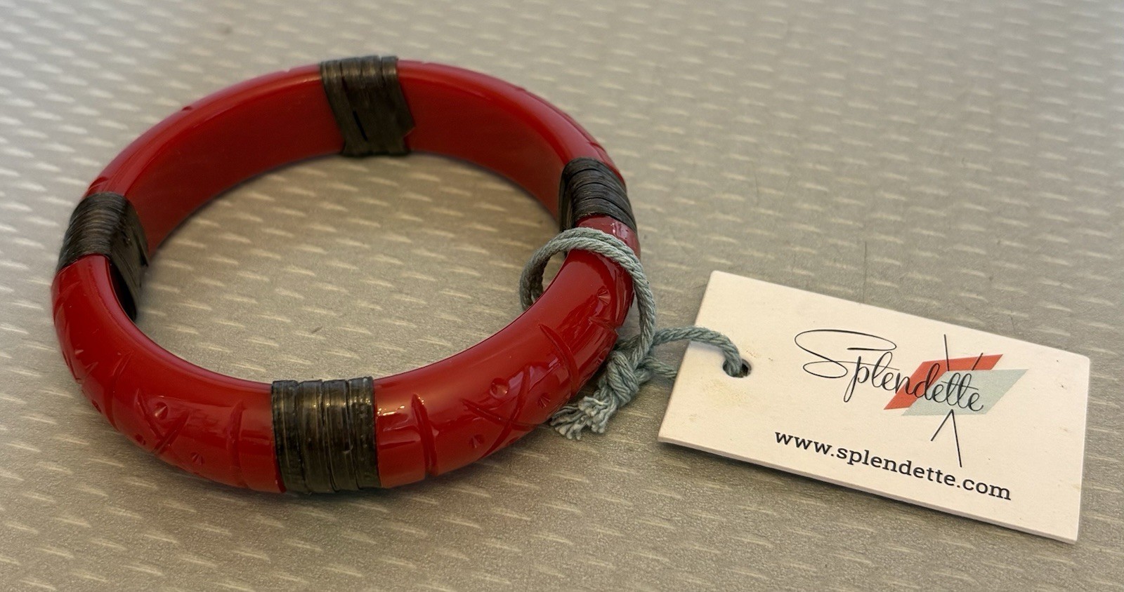 Carved Red Fakelite Plastic Bangle Bamboo Wrapped Splendette w/tag 6.5″ SMALL