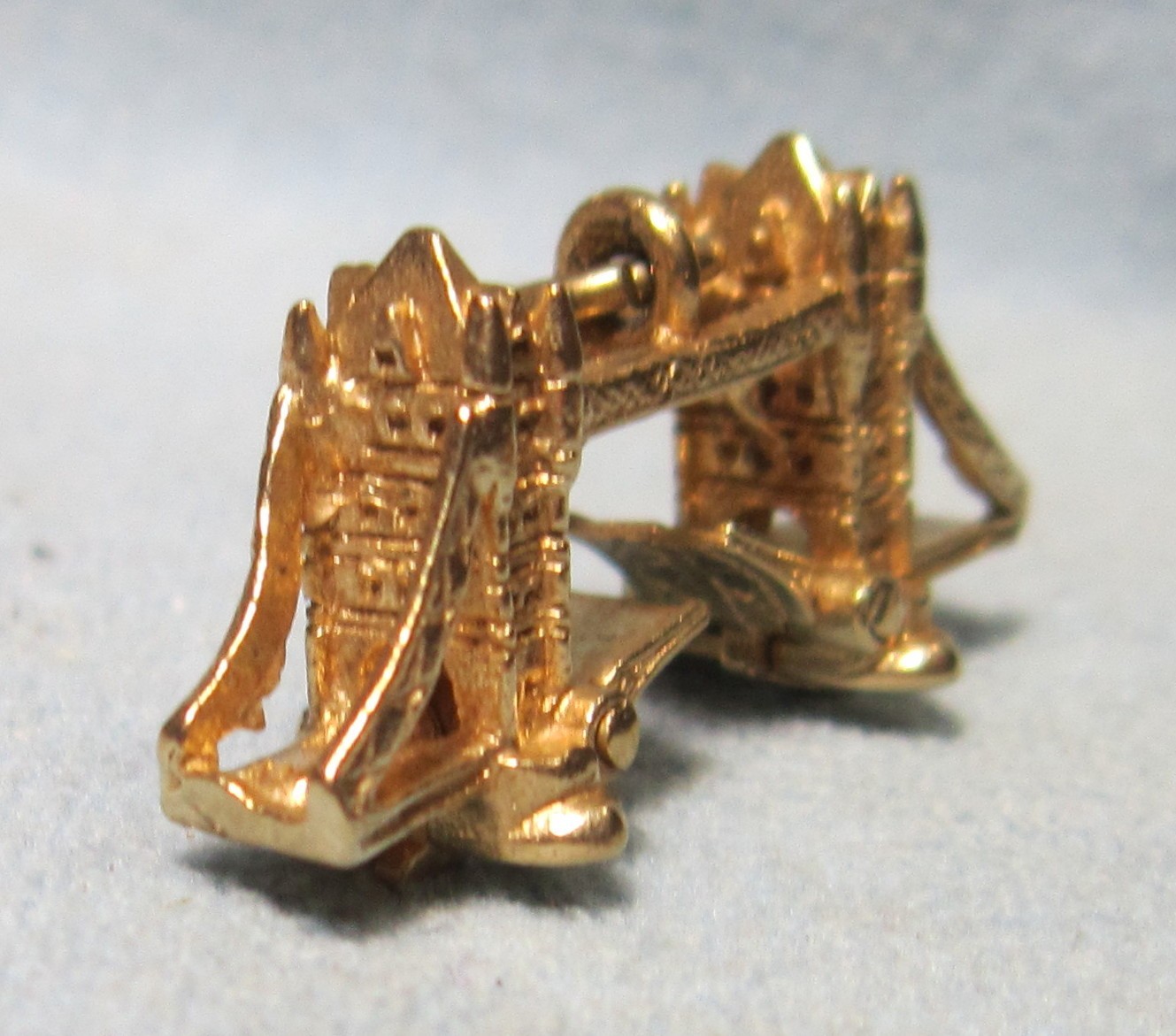 Amazing Famous LONDON BRIDGE ~ 10k Yellow Gold CHARM PENDANT w/moving parts