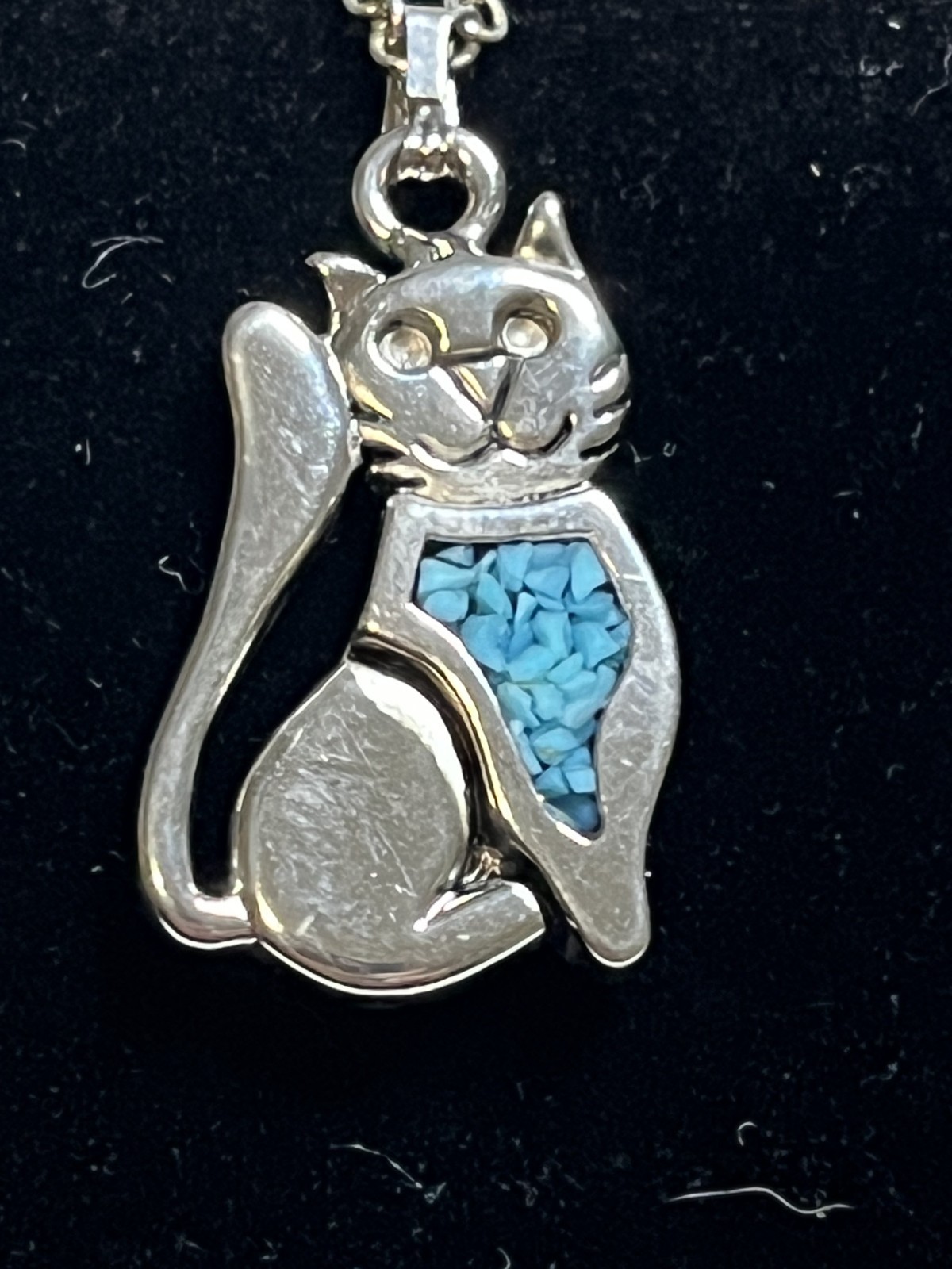 Vintage 1992 Silver Tone Sitting Cat Pendant Necklace – Blue Chip Inlay – 18″