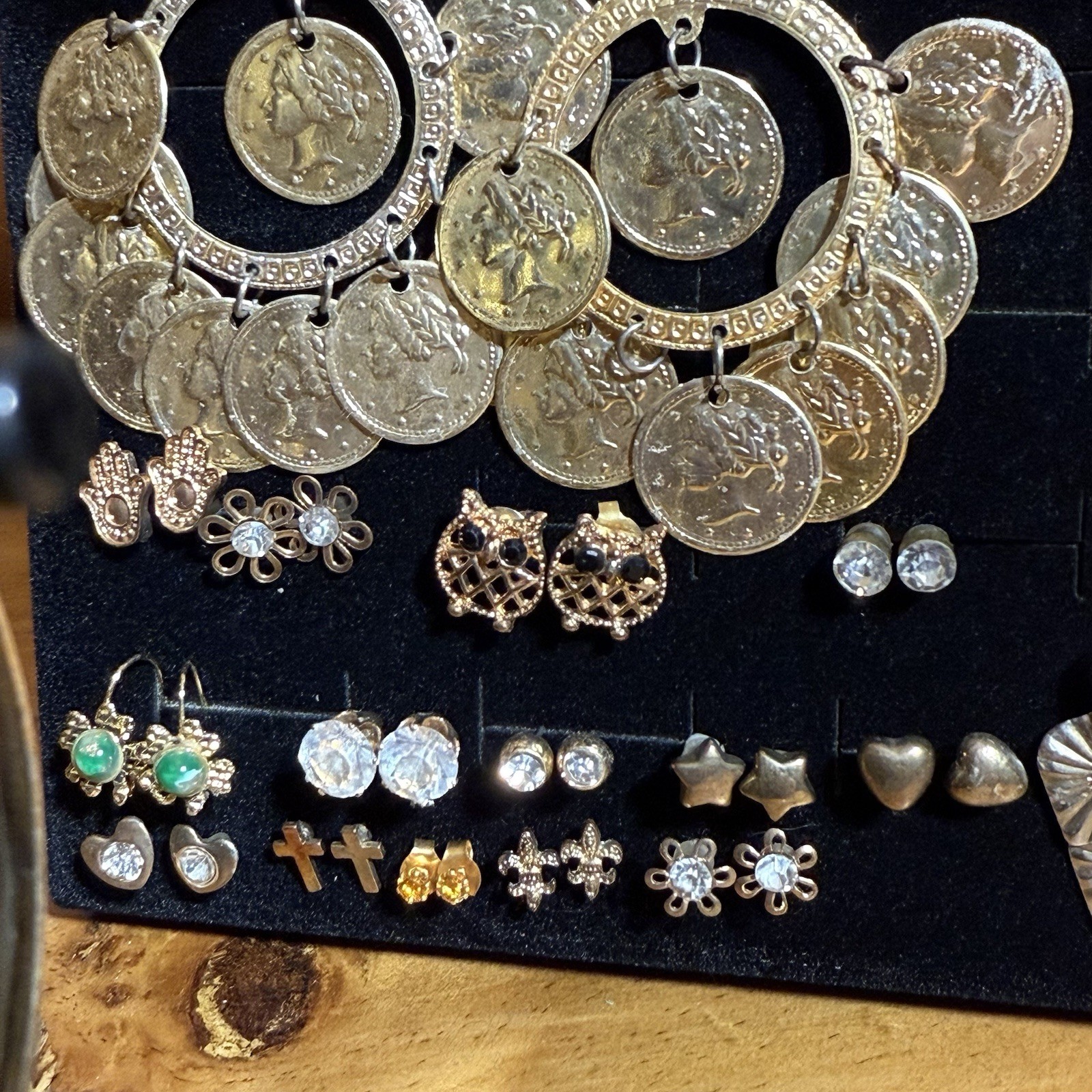 107PC LOT VTG-MODERN JEWELRY L GOLD TONE FEW SIGNED DARIA/GAY BOYER/ETC WEARABLE