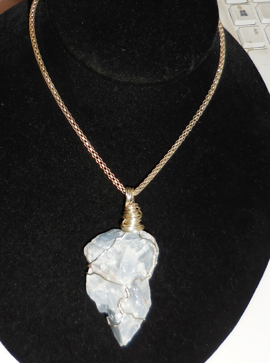 VINTAGE NATURAL CALCITE NECKLACE BEAUTIFUL GEODE ROCK PENDANT DESIGN