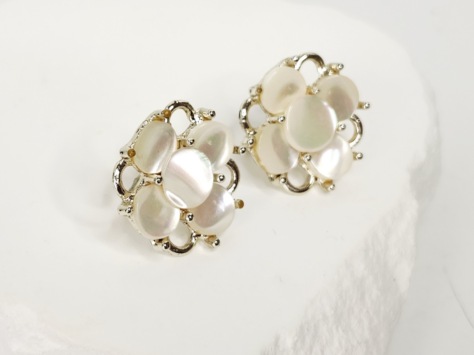 Vintage Rhodium Plate Gold Metal Mother Of Pearl Flower Maltese Cross Earrings