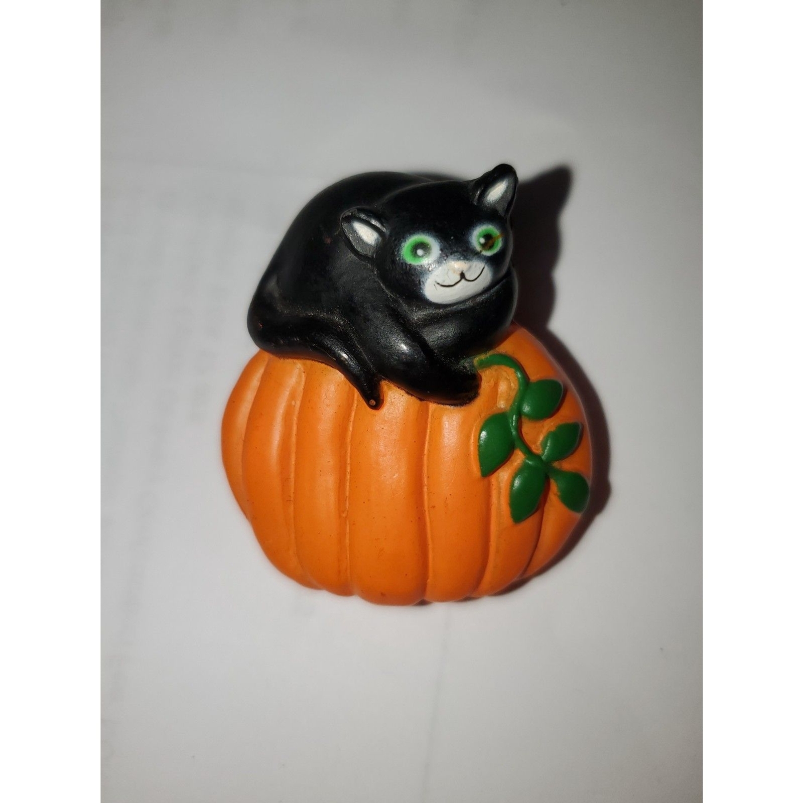 A Fun World Vintage Brooch Pin Black Cat on Pumpkin Halloween Fun Spooky