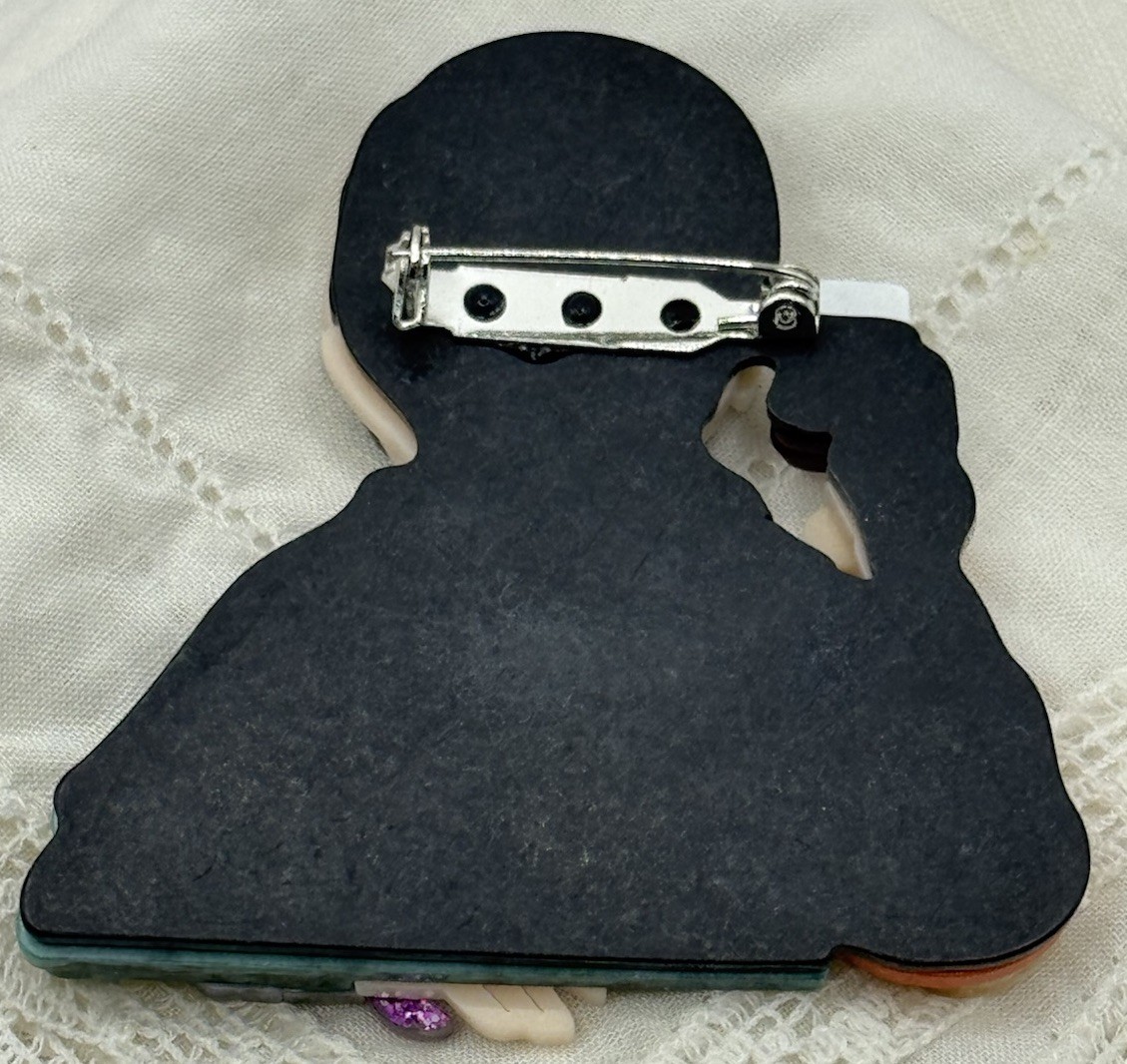 Older Woman W White Hair Blue Or Green Shirt Eye Glasses Jewelry & Wine Brooch