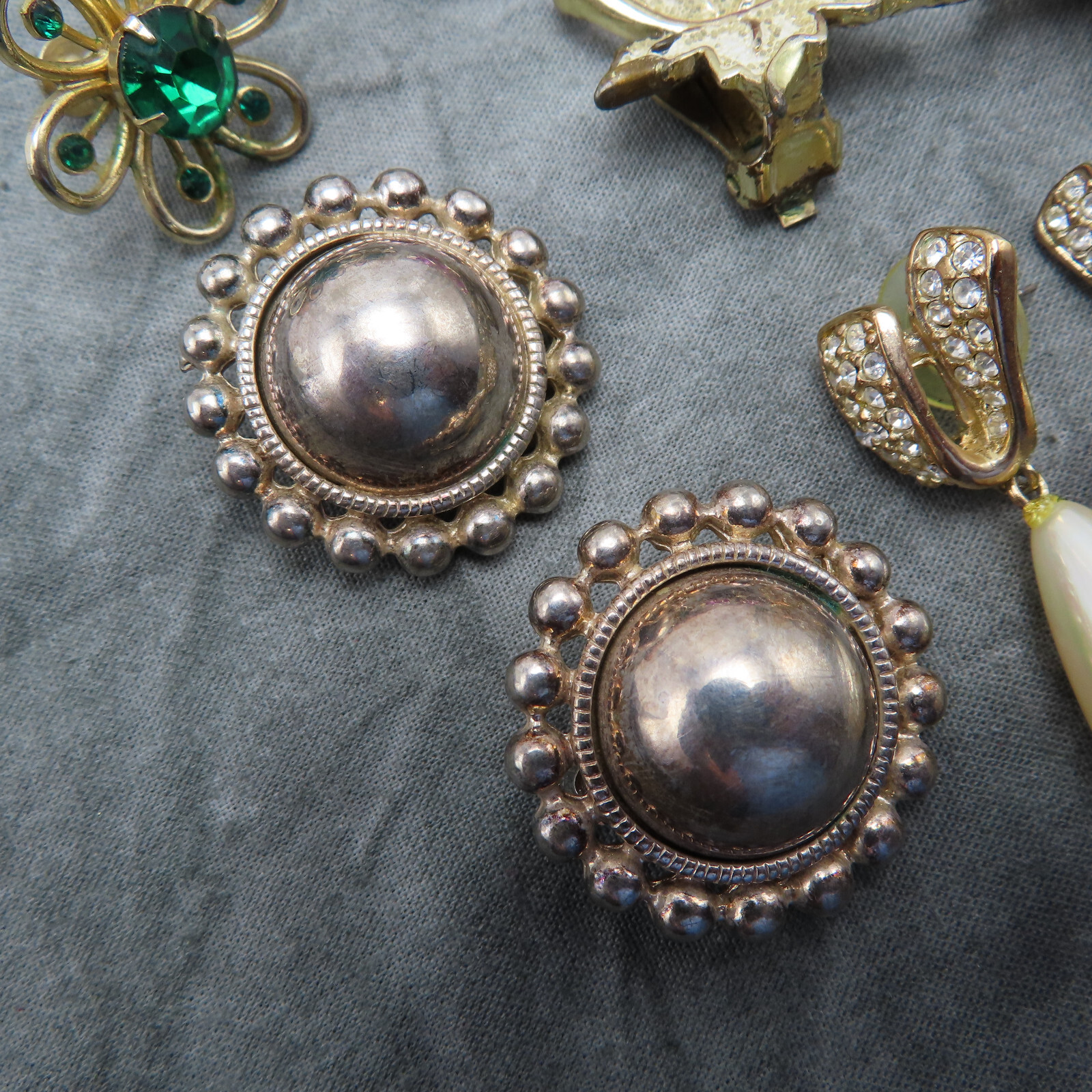 6 Pair Earrings Vintage Signed Purple Green Rhinestone White Leaf Pearl Lot 84c