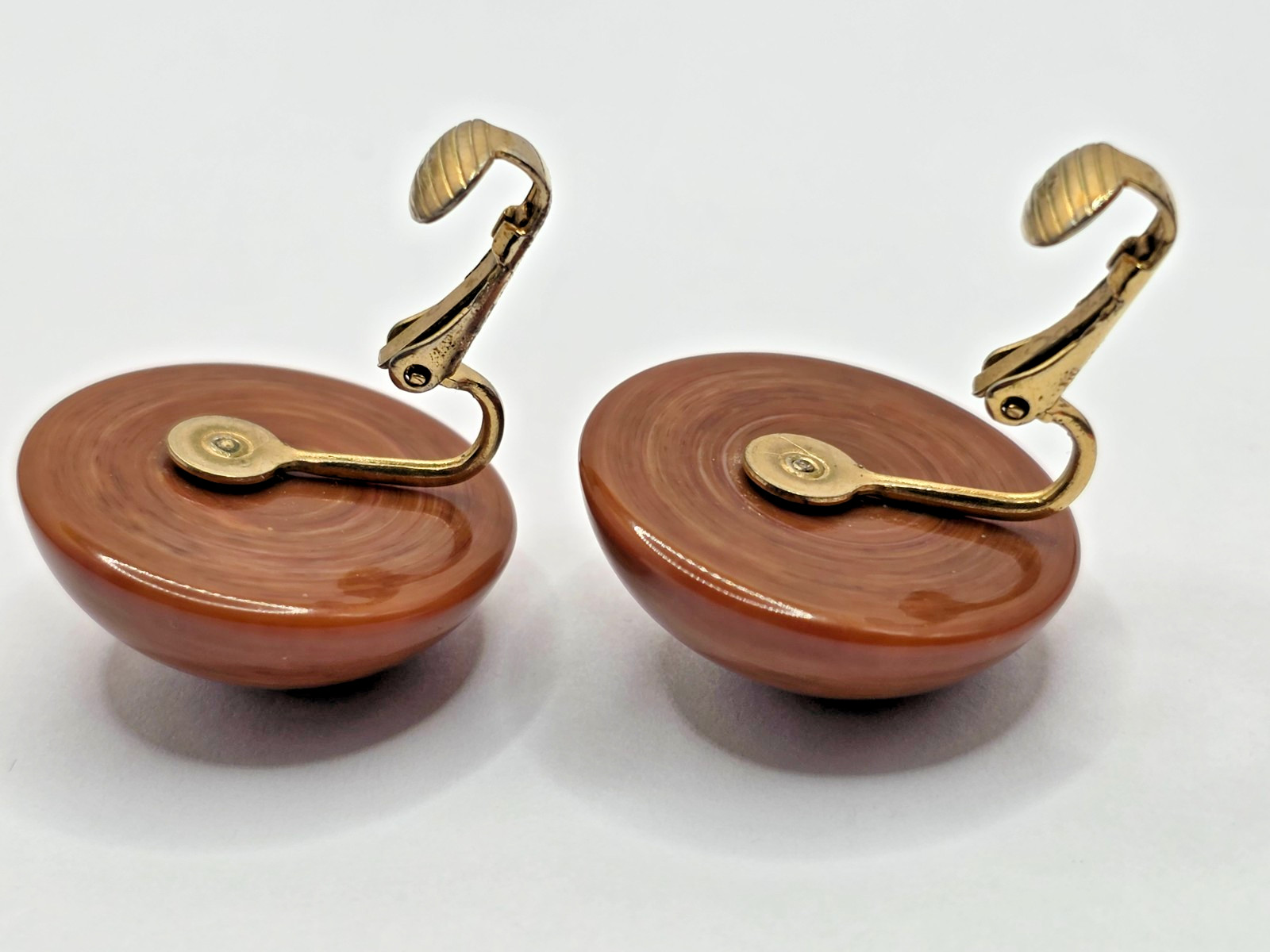 Vintage Crown Trifari Lucite Brown Wood Grain and Gold Tone Clip Earrings