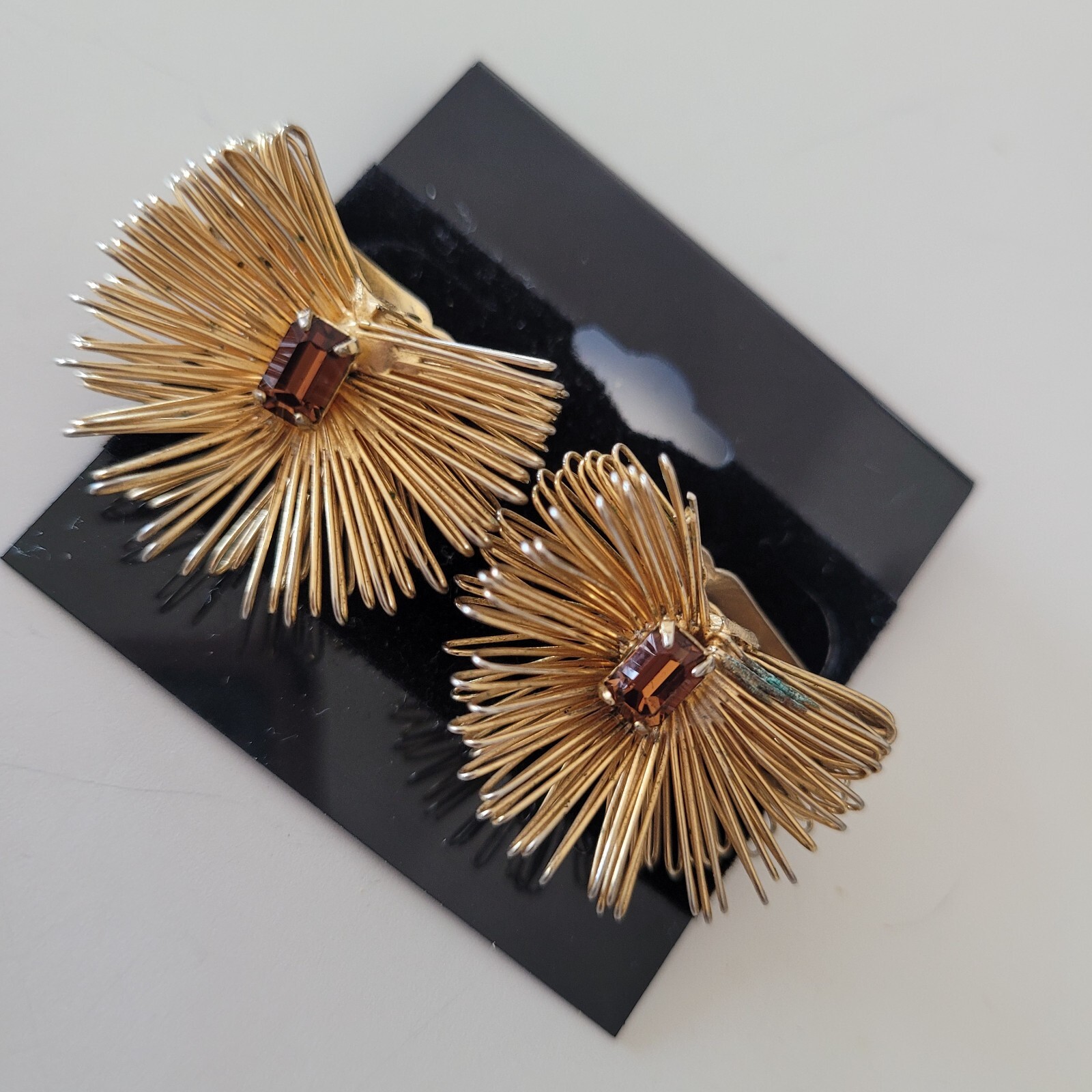 Vintage Fashion Vogue Gold-Tone Art Deco Wire Stone Clip-On Earrings