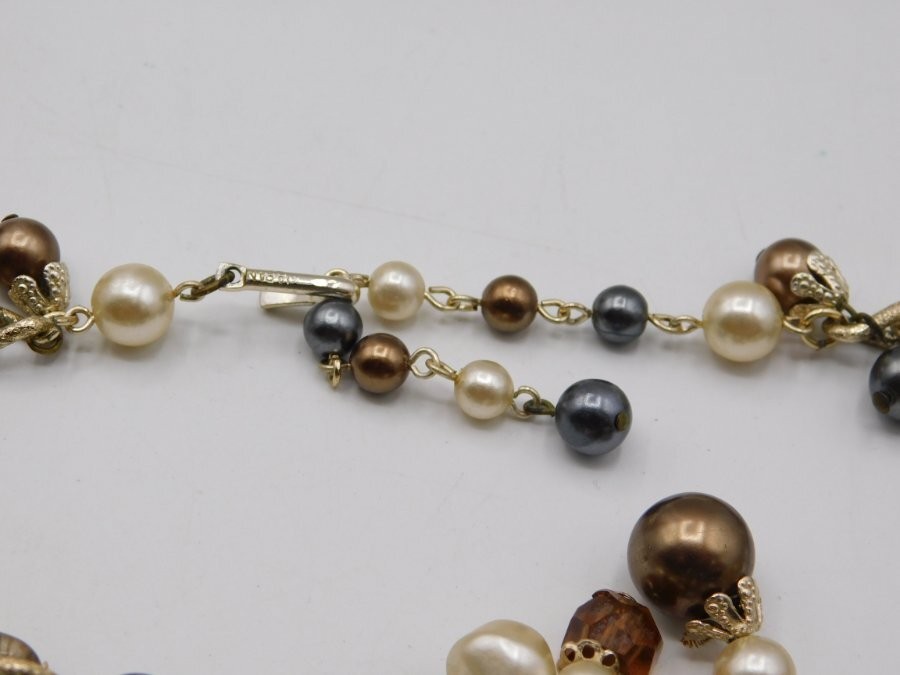 A653-VINTAGE NECKLACE~FAUX PEARLS DANGLES/GOLD TONE~14″-16.5″
