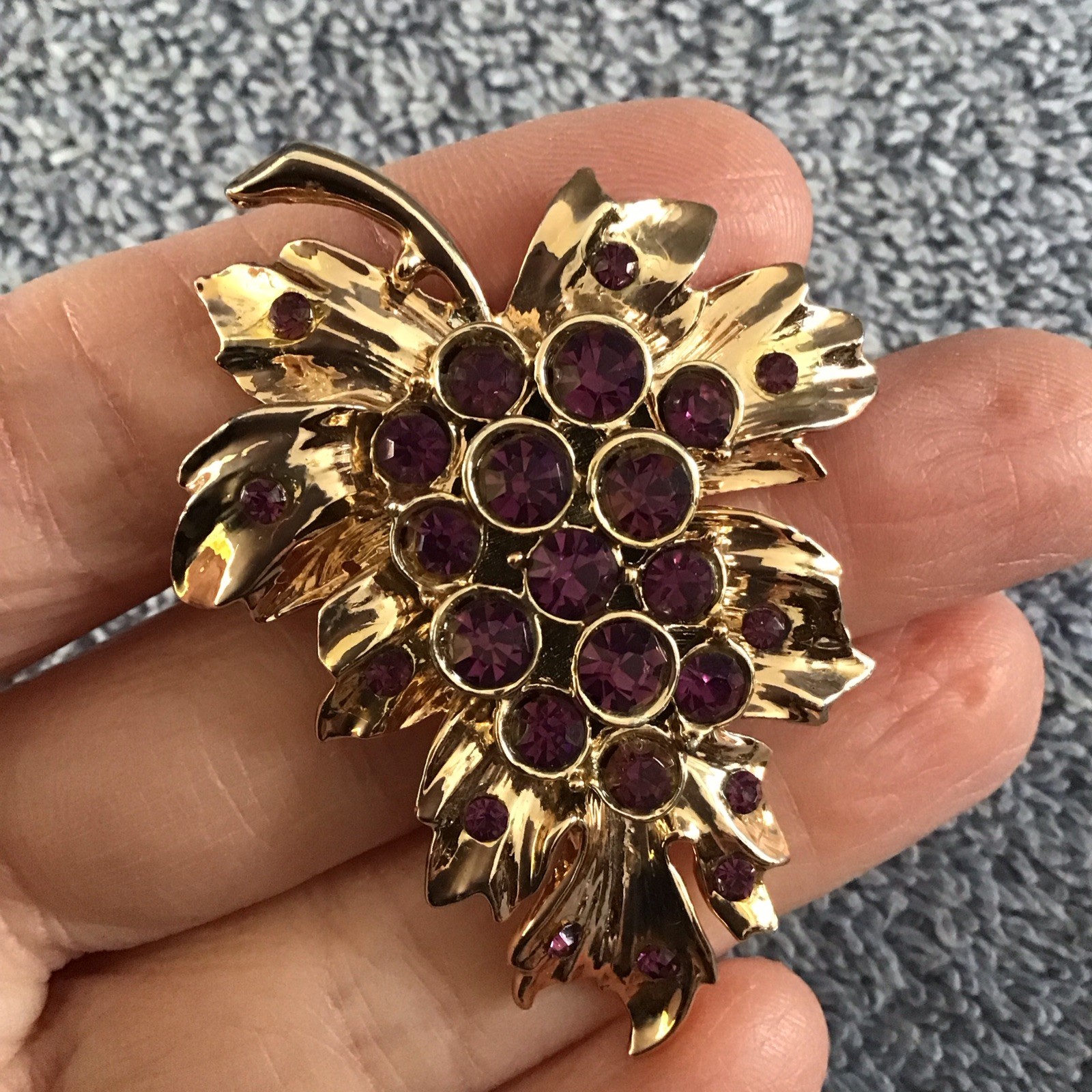 Vtg Grape Bunch Brooch Purple Rhinestone Grapes Fruit Pin Gold Tone Retro