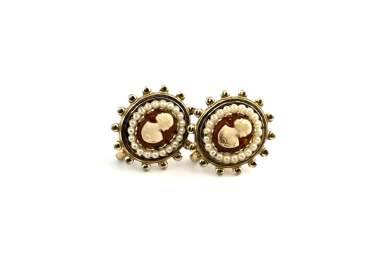 Vintage Cameo Earrings Orange Cream Gold Tone Screw Back 9619