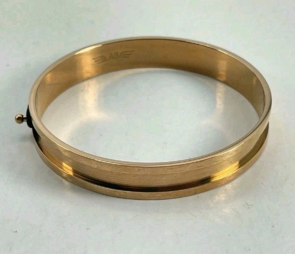 Vintage 8″ Bangle Bracelet Ashley Bridget Goldtone Black – New Old Stock w/ Box
