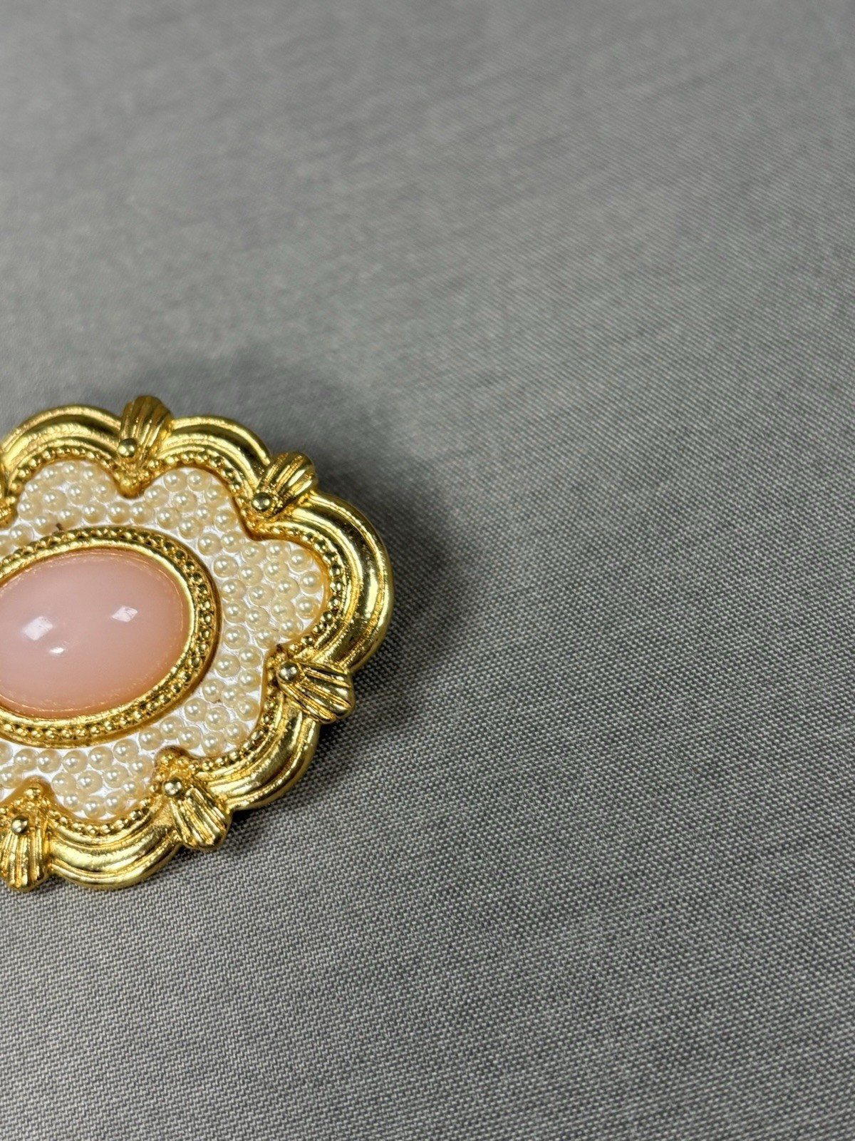 Vtg Avon Pink Cabochon Gold Tone Faux Pearl Flower Floral Brooch Pin Victorian