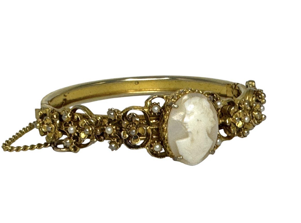 Vintage Florenza Gold Tone Cameo Hinged Bracelet Signed