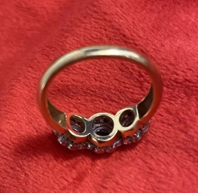 18K Lady’s Gemstone Fashion Ring Featuring 3Round Brilliant Cut Emerald Gemstone