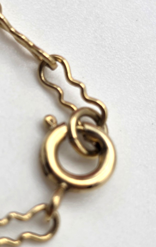 Vintage Gold Tone LSM Oval Photo Locket Necklace 24 In Wavy Link Chain
