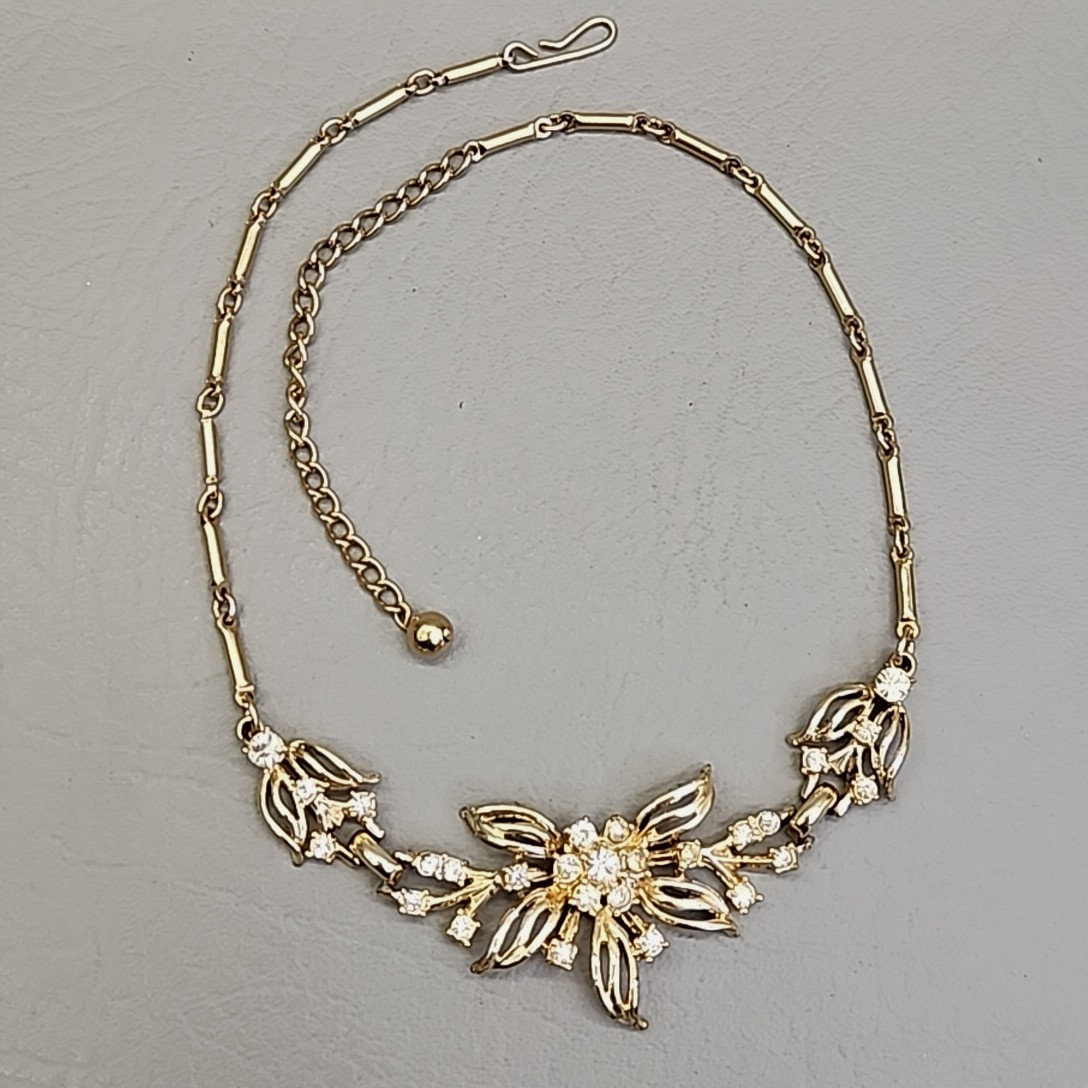 Vintage Flower Necklace Clear Rhinestones Gold Tone Bar Link Chain 17″