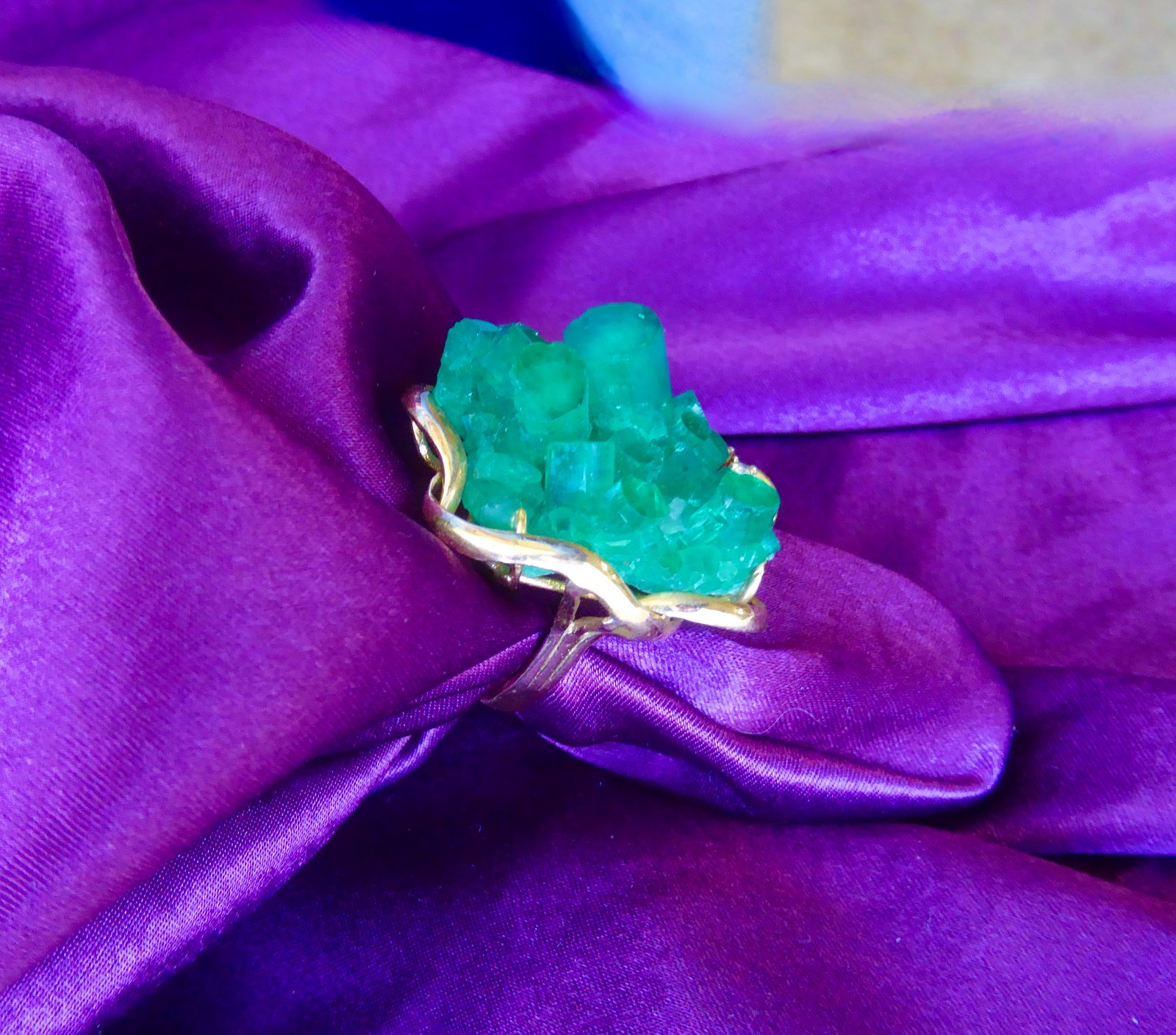 Vintage 1970s 14k Gold and Synthetic Emerald Crystal Ring Freeform Brutalist