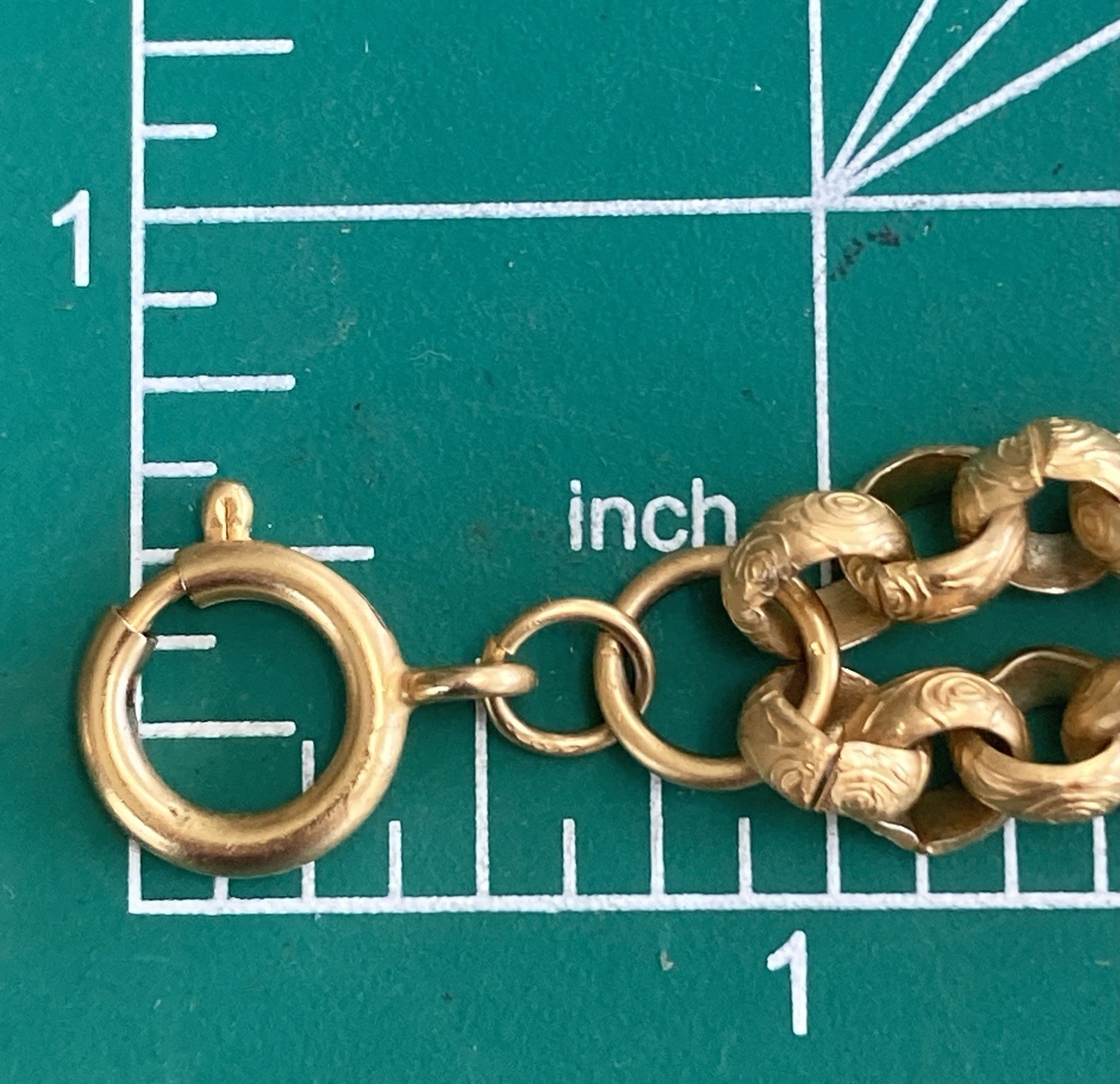 Vintage Bracelet matte gold tone Flower Pod charm Textured Links 7.5″