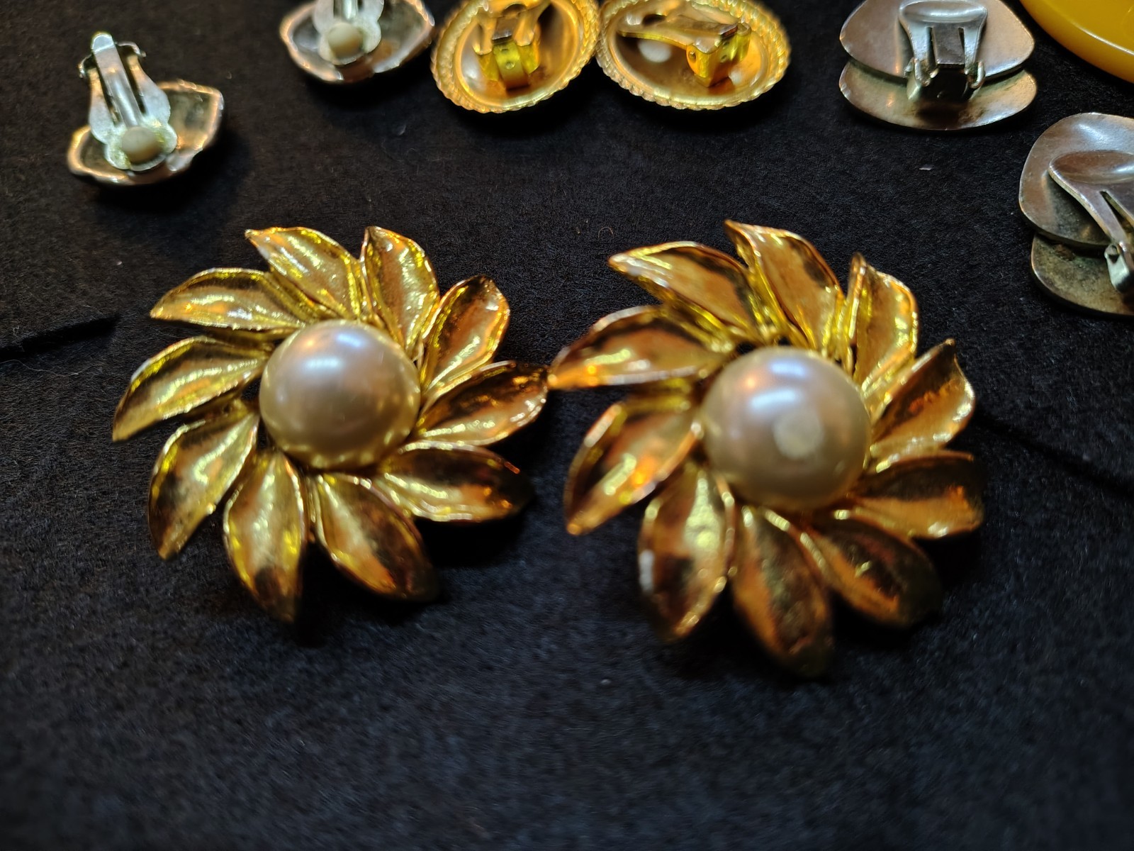 Vintage 60s 80s 8 Pairs Clip On Earrings Flower Bakelite Metal Costume B25