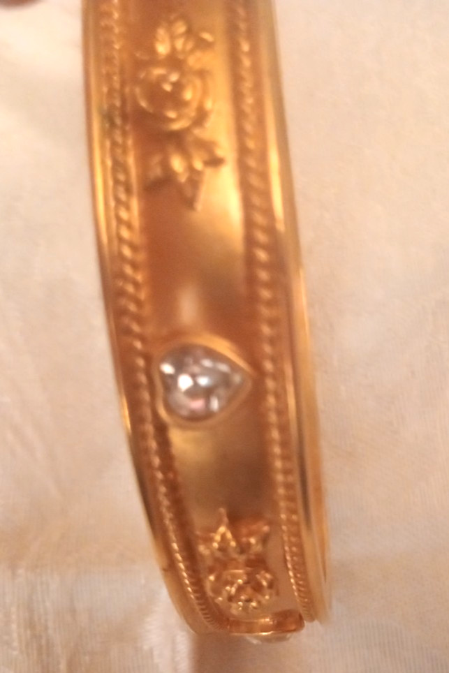 Vintage Elizabeth Taylor Avon Gold Tone Flowers & Crystal Hearts Bangle Bracelet