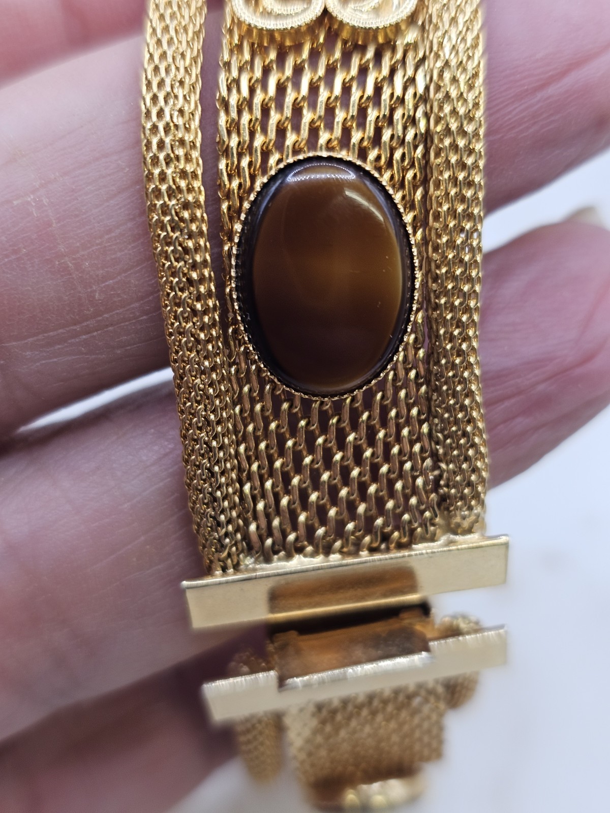 Vintage Celebrity NY Gold Tone Mesh Bracelet with Brown Cabochon Stones Retro