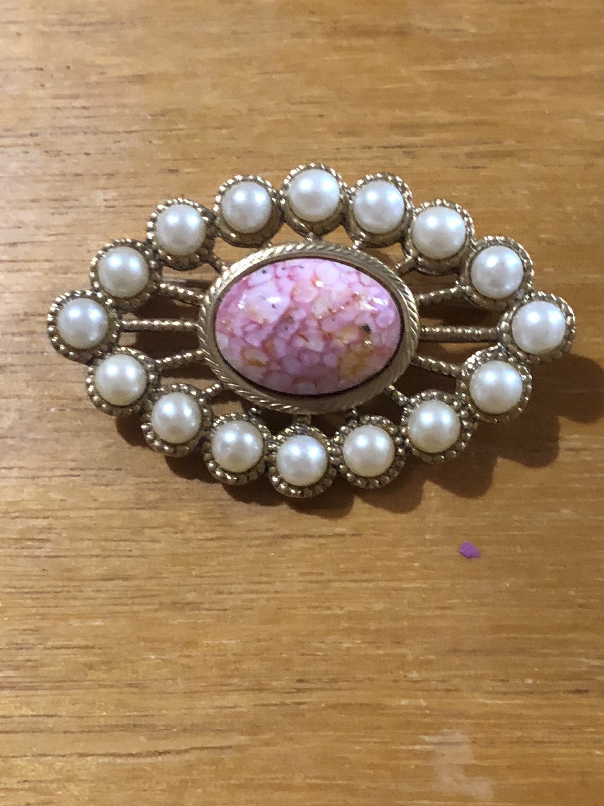 VTG. GOLD TONE FAUX PEARL & WITH PINK CABOCHON CENTER BROOCH 2″