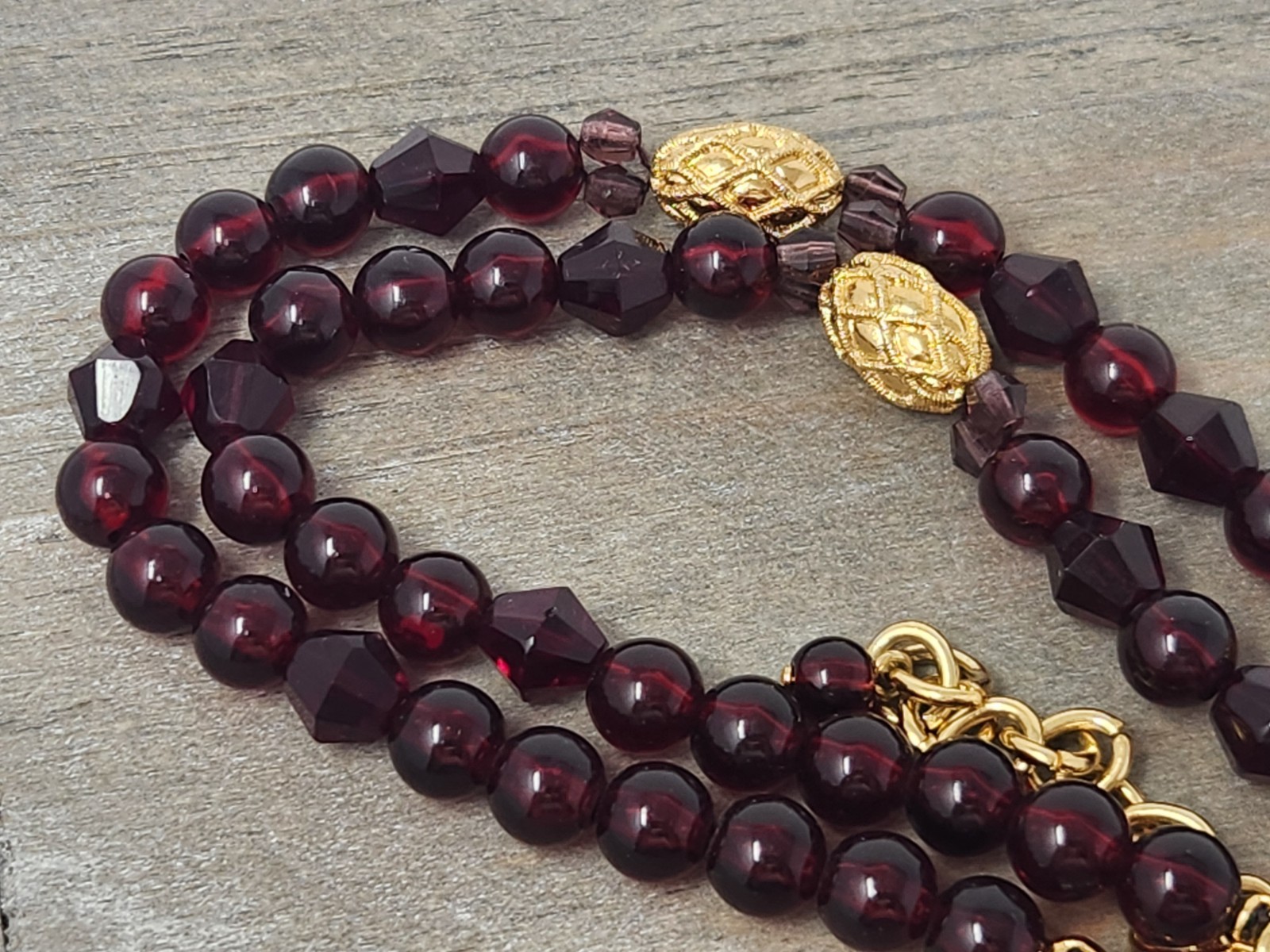 Red Lucite & Purple Faceted Glass Crystal Beaded Necklace Gold Tone Accents VTG