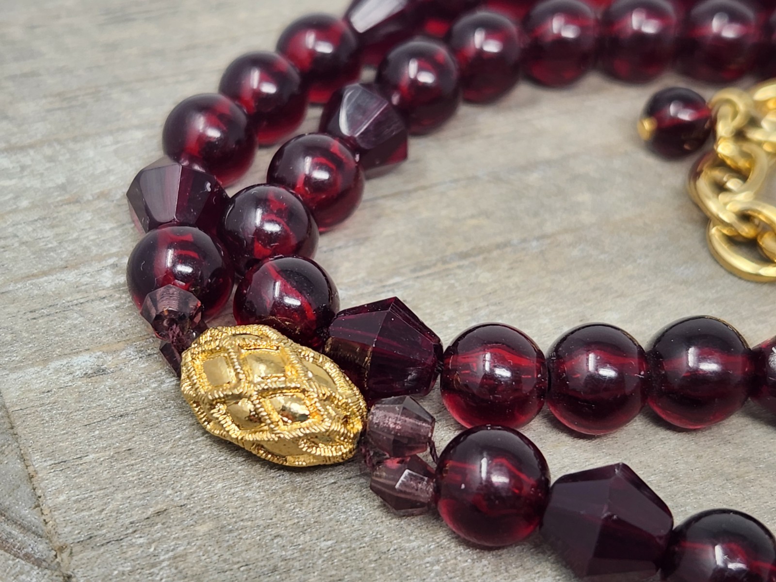 Red Lucite & Purple Faceted Glass Crystal Beaded Necklace Gold Tone Accents VTG