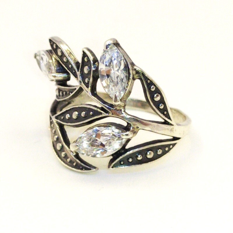 Vintage Luxury RING Silver 925 with Bright Stones -size: 8.25US (18.5mm) | #59
