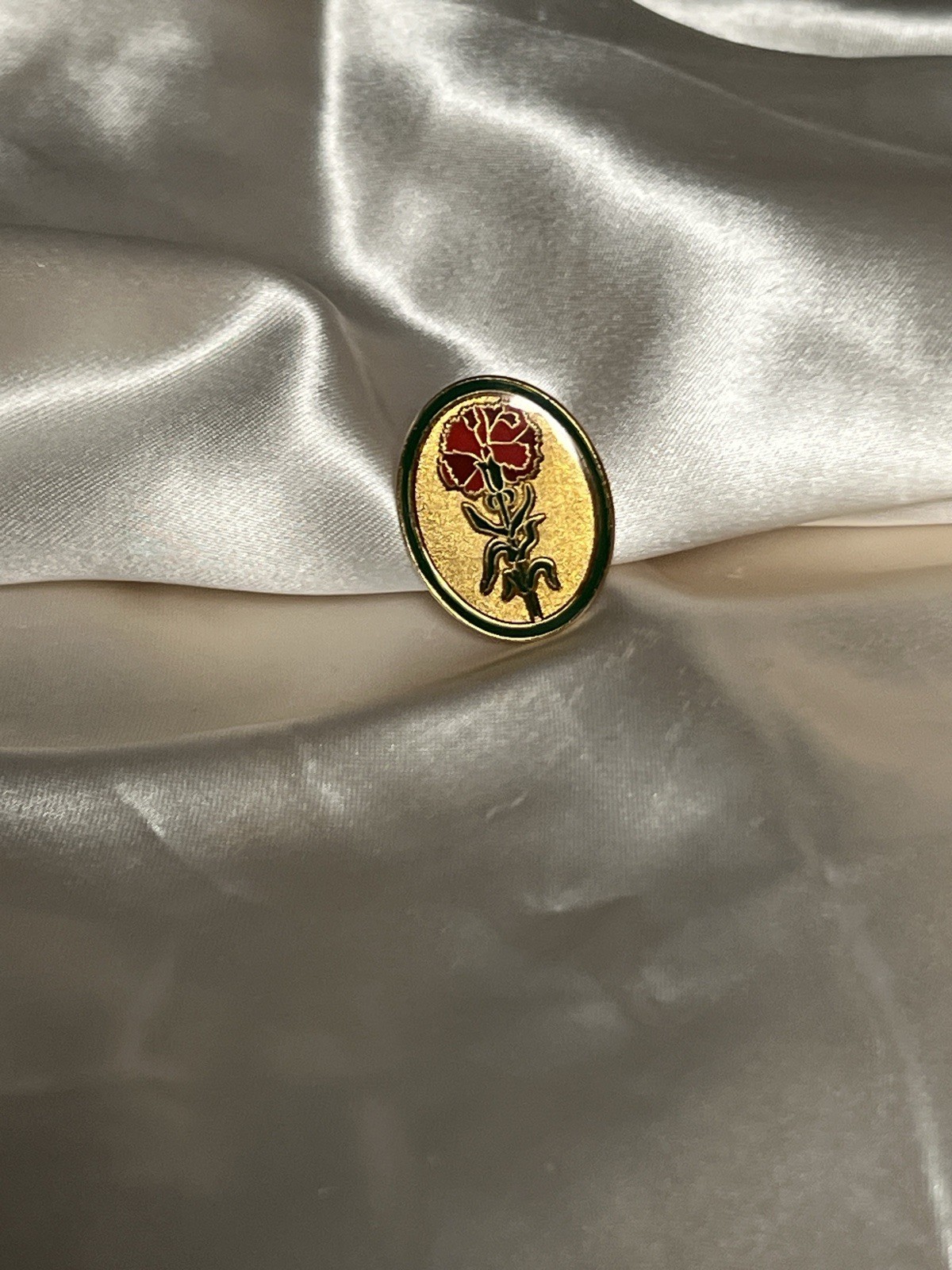 Vintage Valley Casting Gold Tone Enamel Pin – Red Carnation Flower Design – Oval