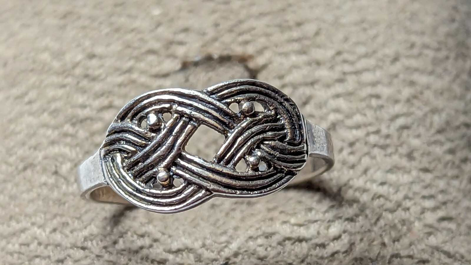 VINTAGE STERLING SILVER CELTIC RING ABOUT SIZE 8 1/4 HALLMARKED 925